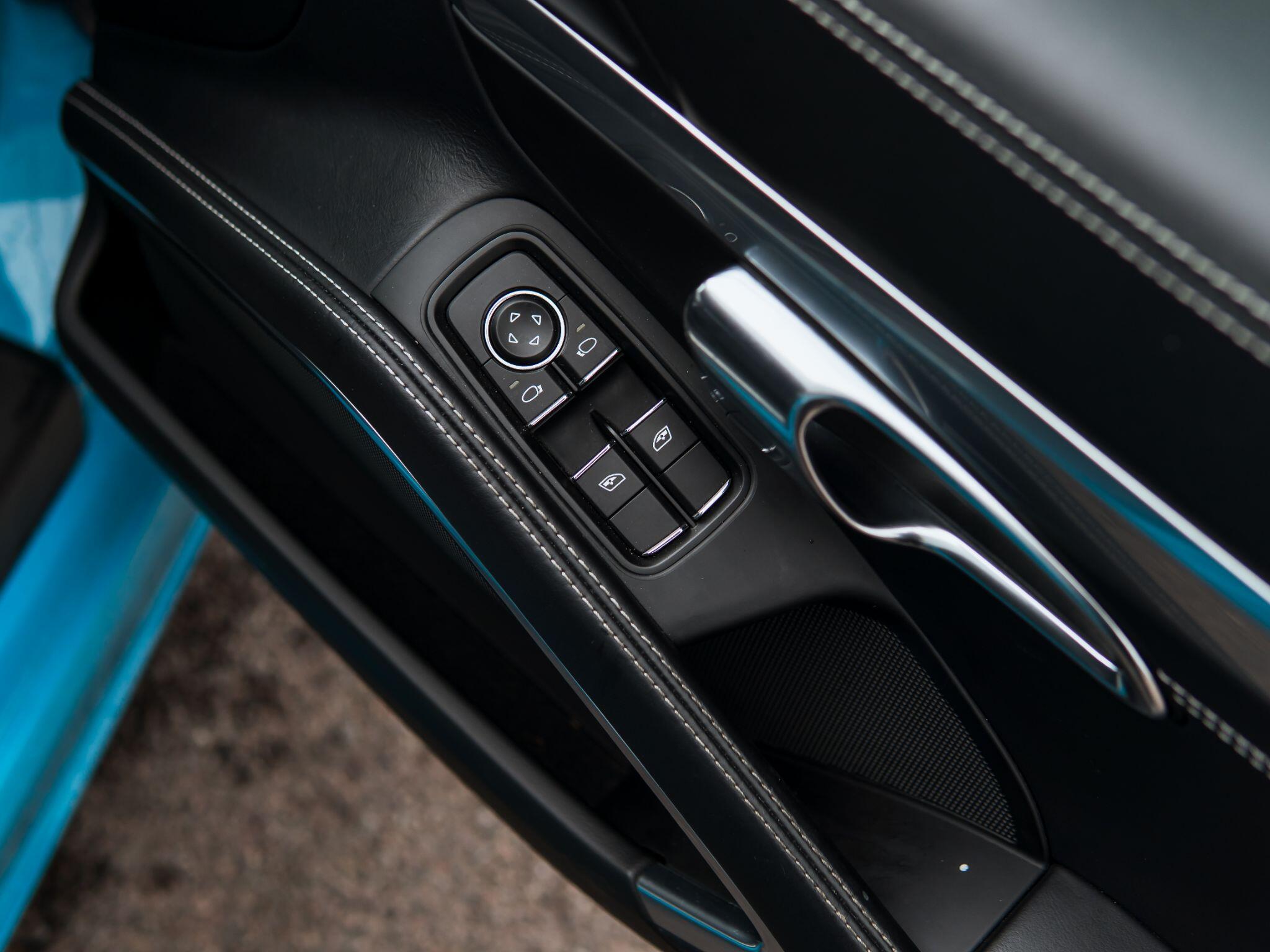 Porsche Cayman view 31