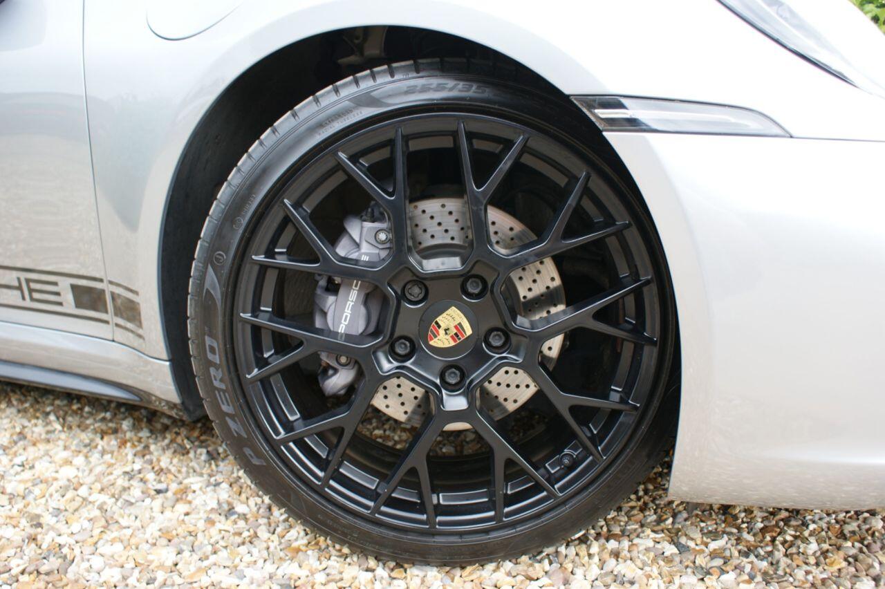 Porsche 911 view 12