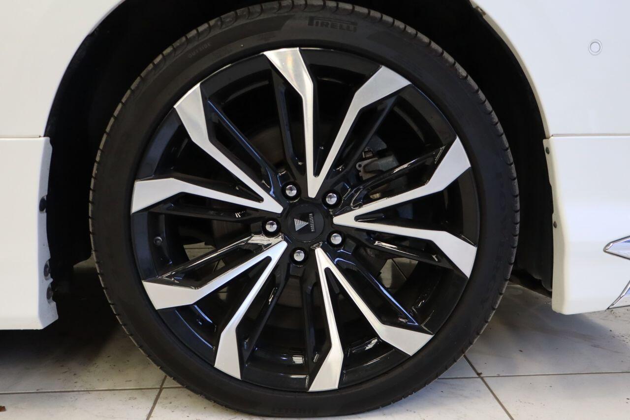 Toyota Alphard view 5