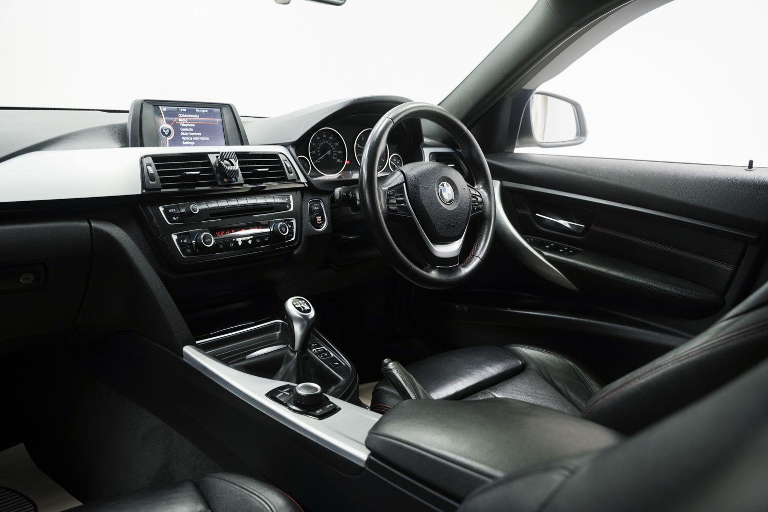 BMW 3 Series view 28