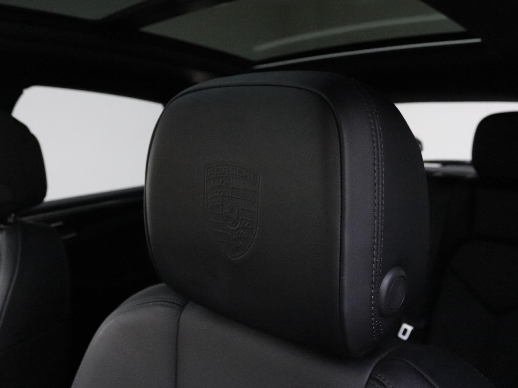 Porsche Macan view 15