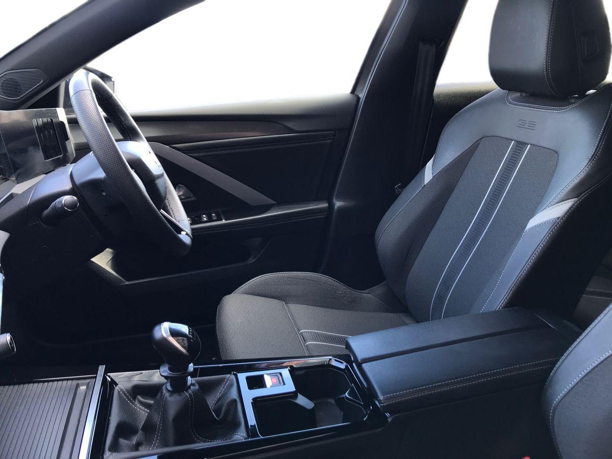 Vauxhall Astra view 6
