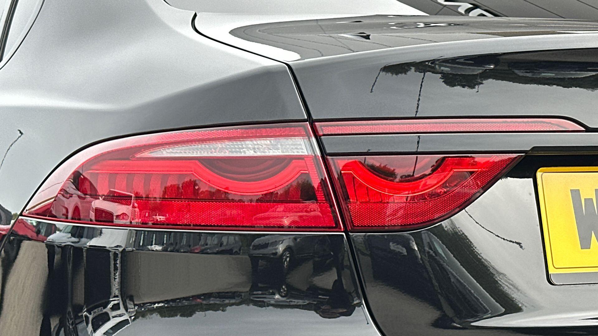 Jaguar XF view 19