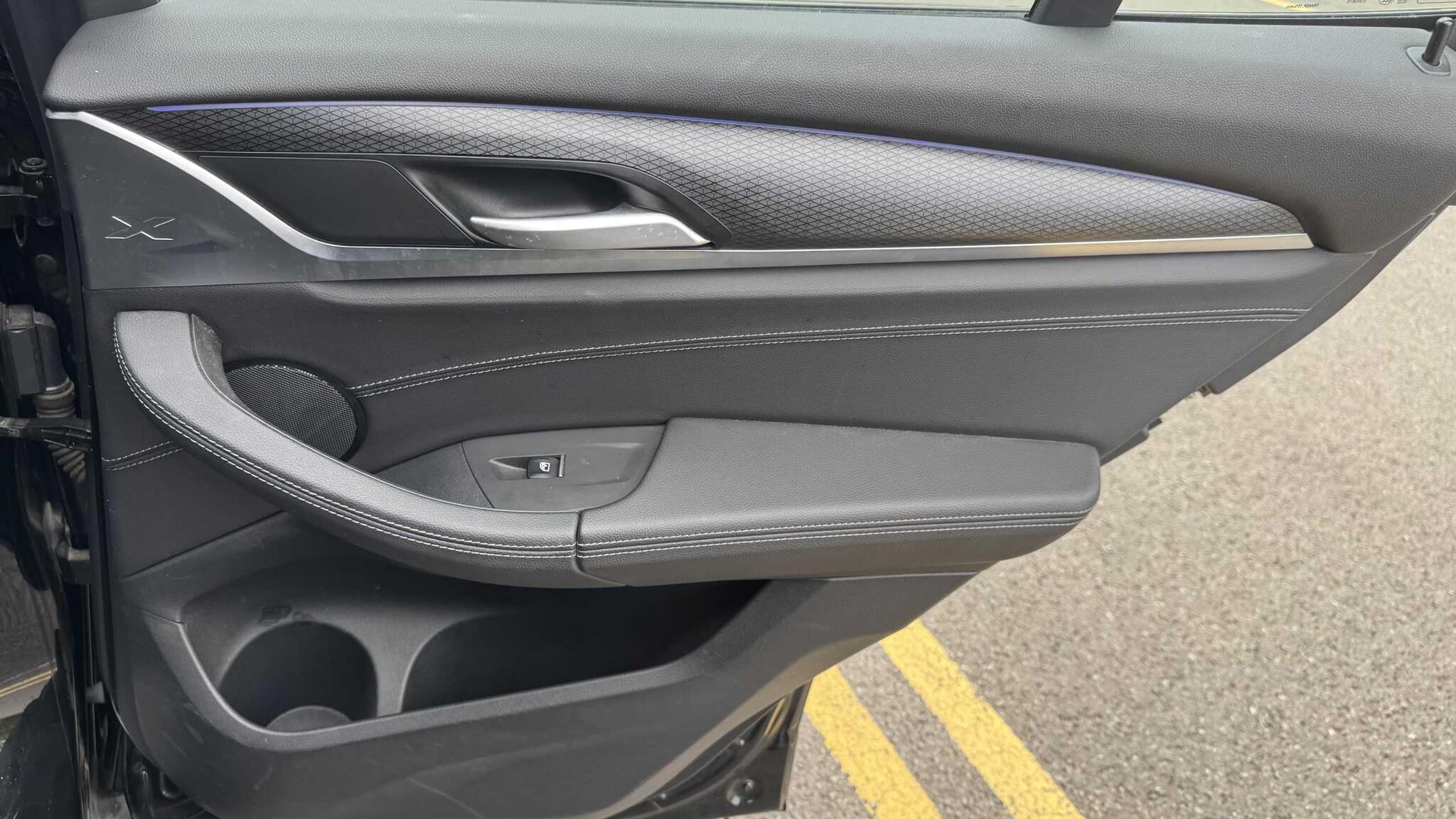 BMW X3 view 12