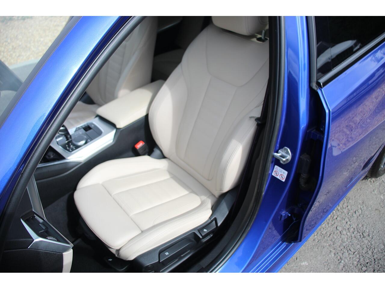 BMW 3 Series view 16