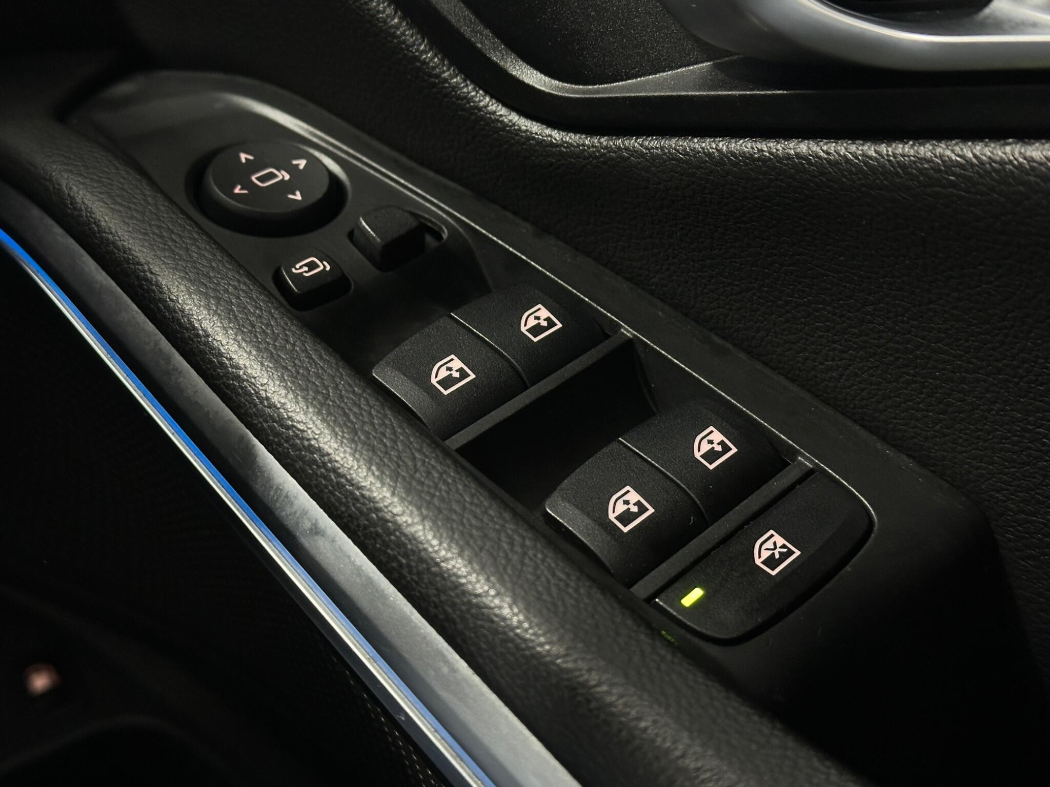 BMW 3 Series view 18