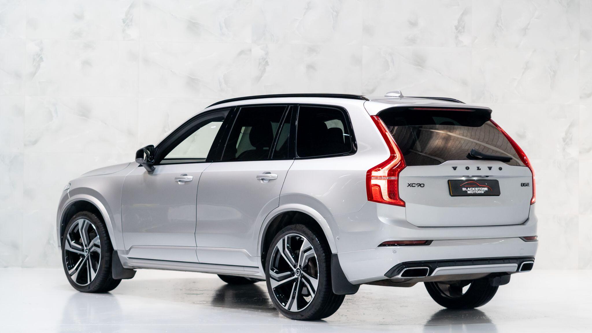 Volvo XC90 view 5