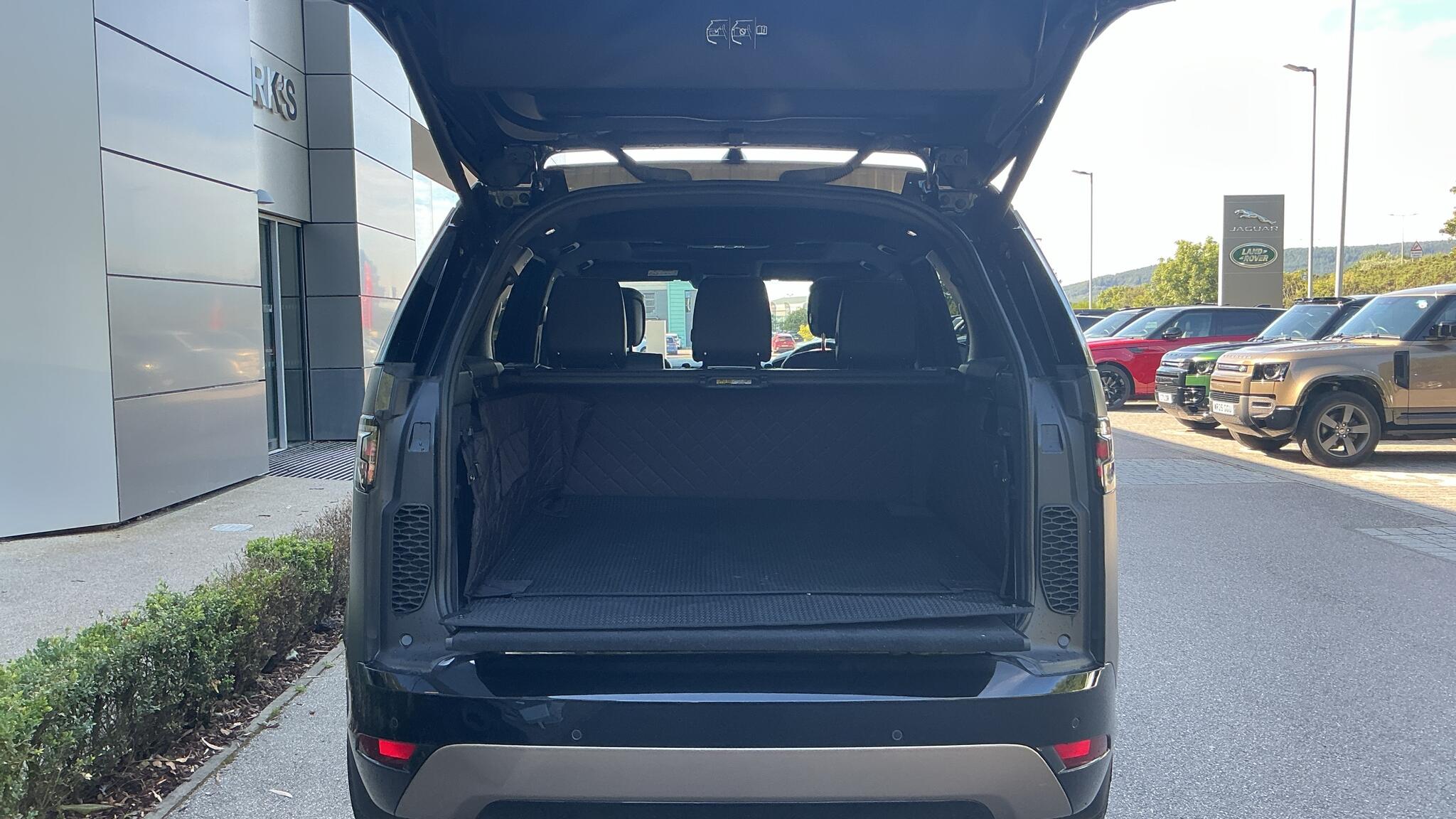 Land Rover Discovery view 22