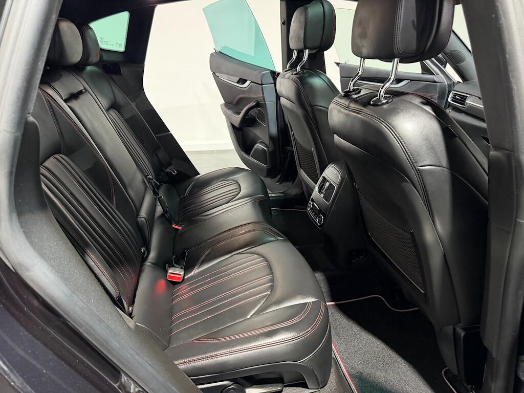 Maserati Levante view 49