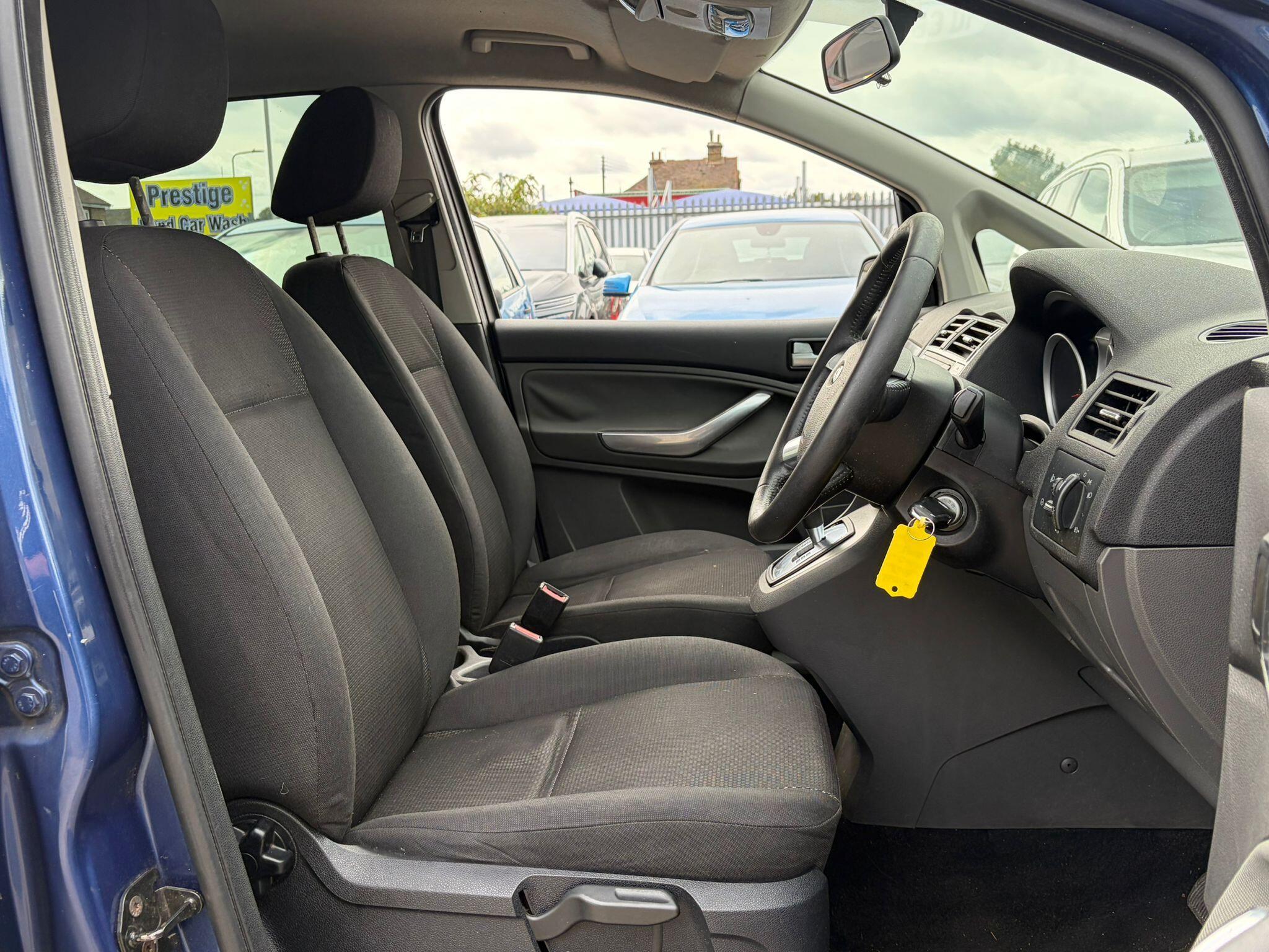 Ford C-Max view 9