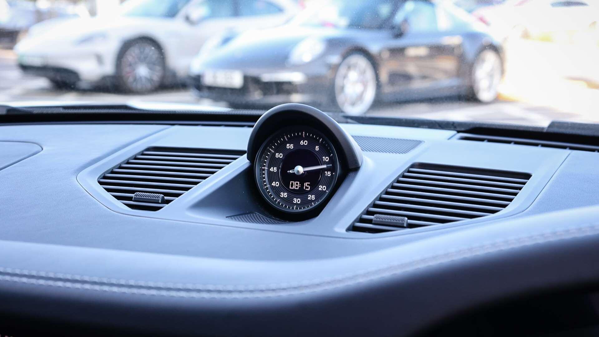 Porsche 911 view 16