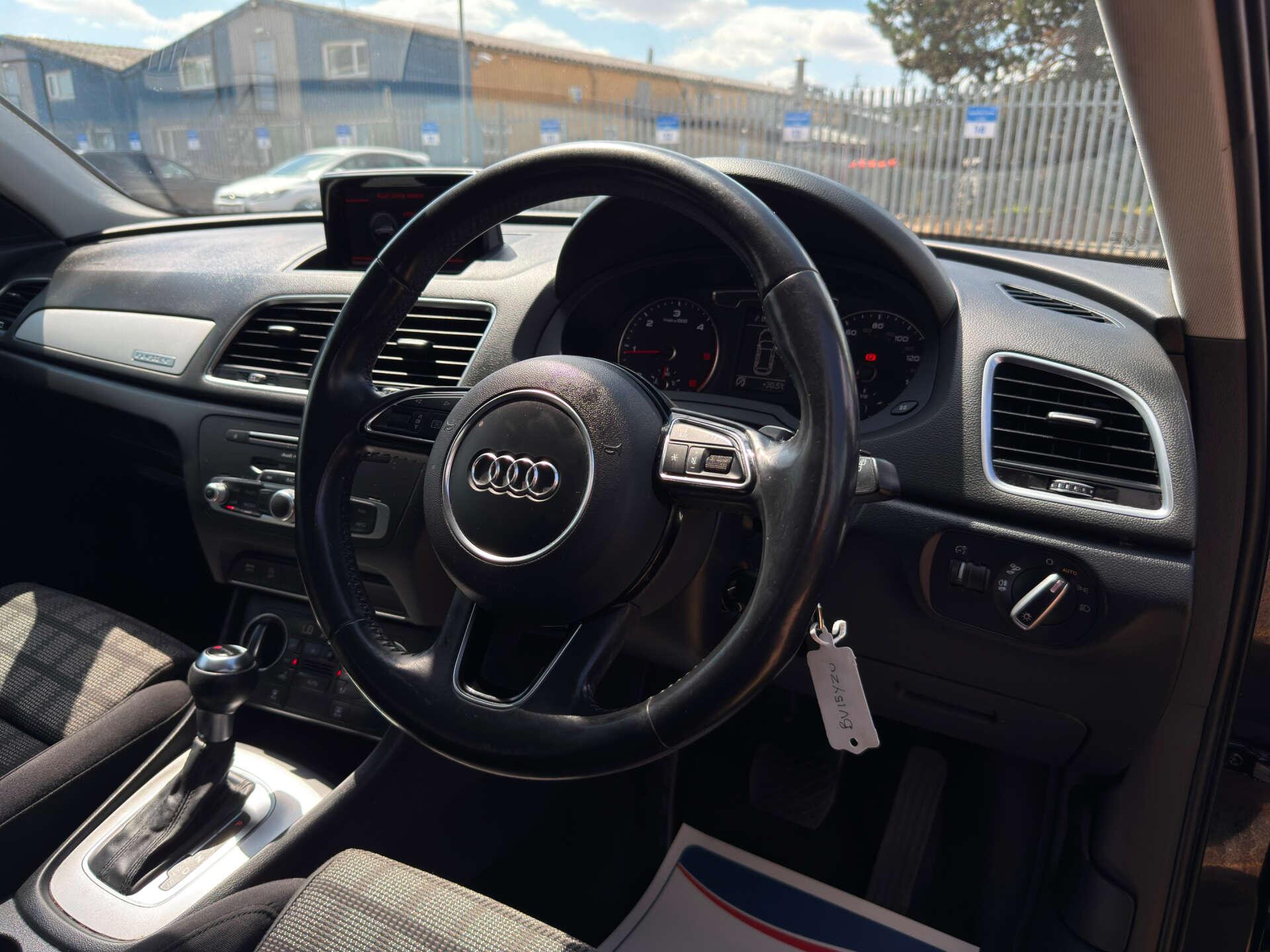 Audi Q3 view 12