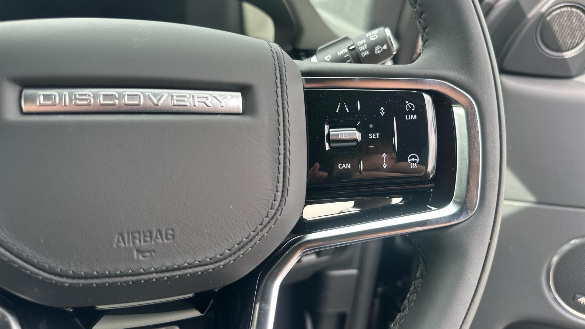 Land Rover Discovery Sport view 40