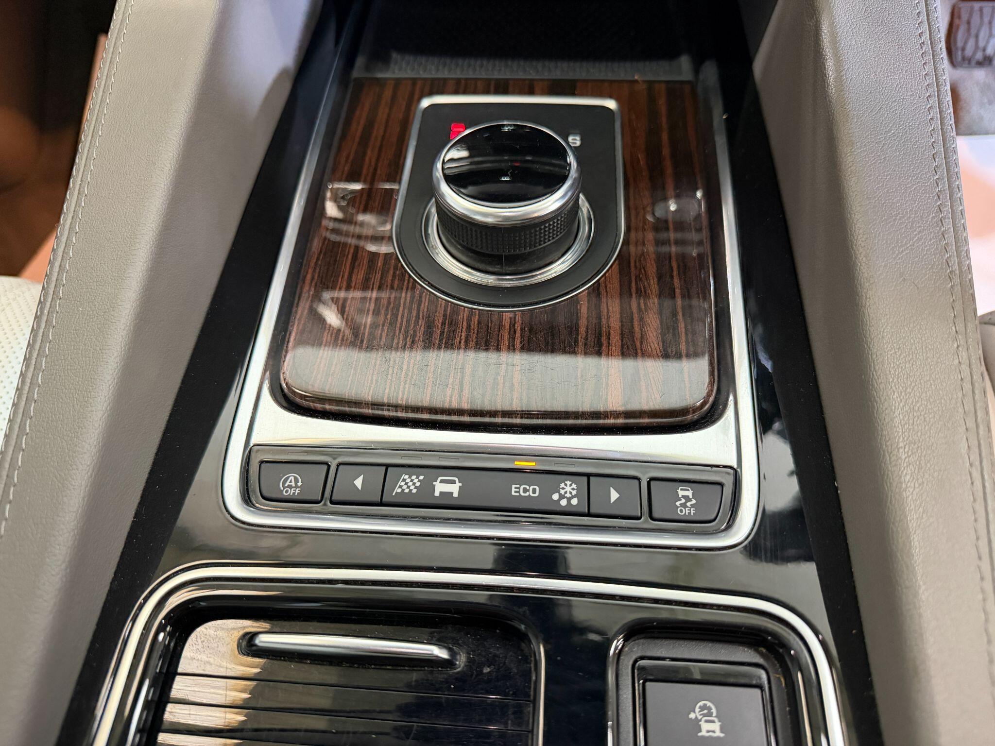 Jaguar F-Pace view 23