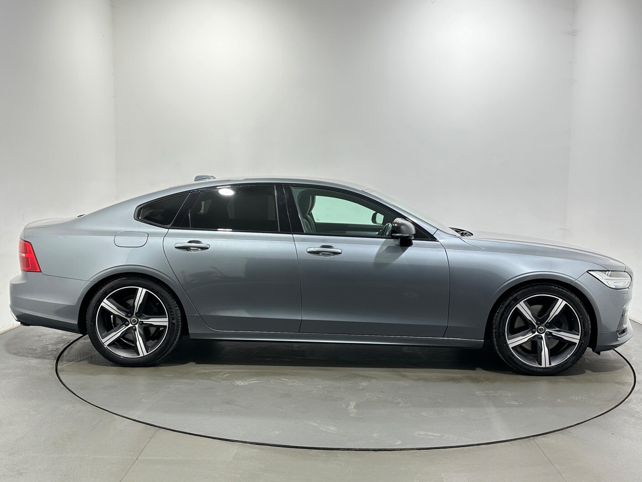 Volvo S90 view 9