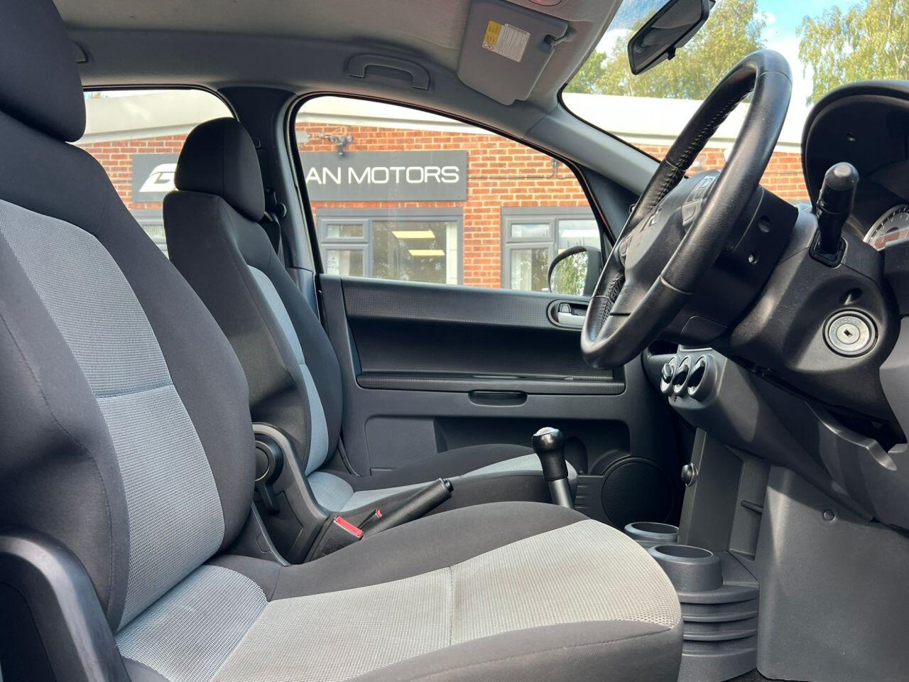 Mitsubishi Colt view 14