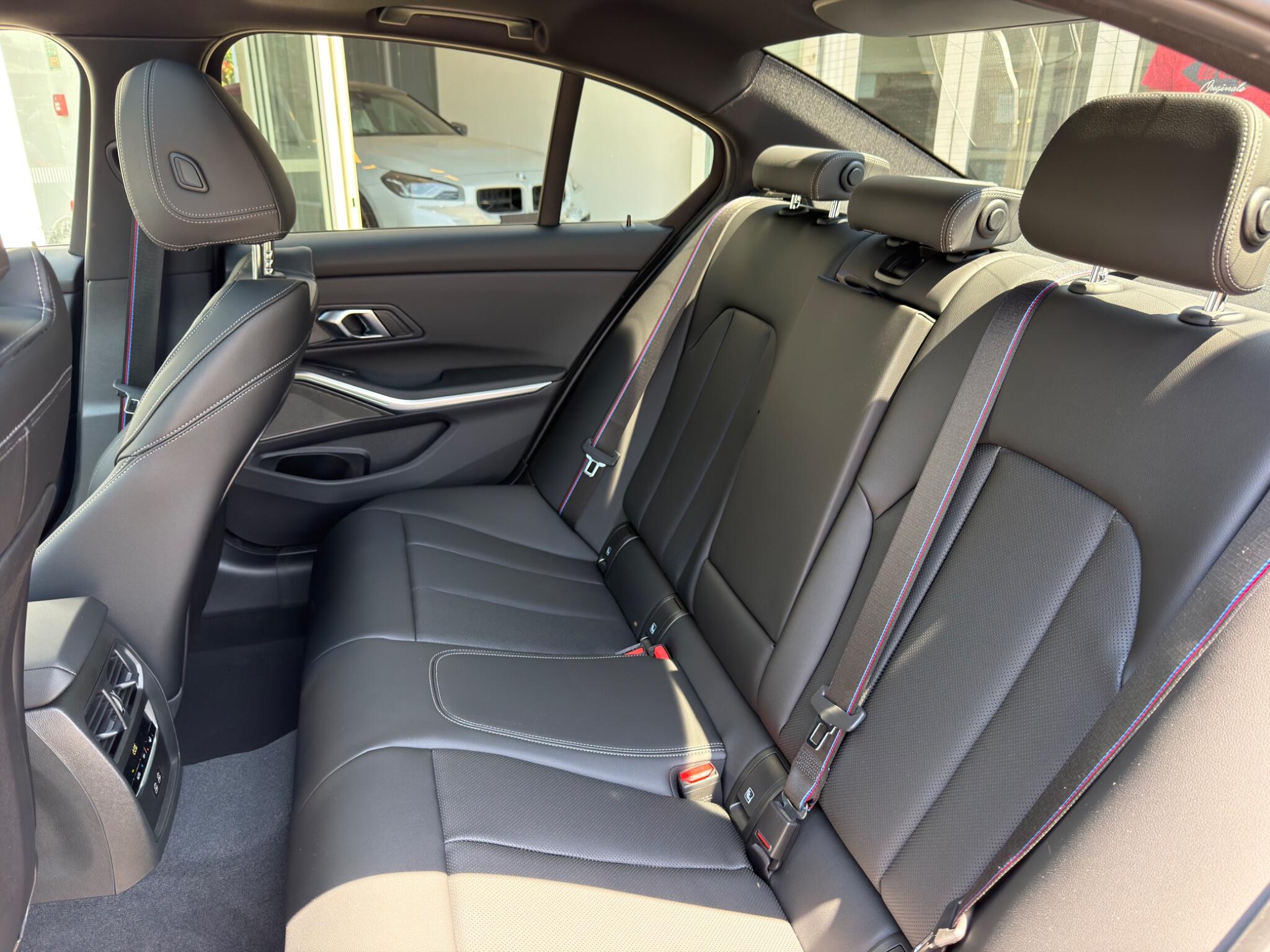 BMW 3 Series view 10