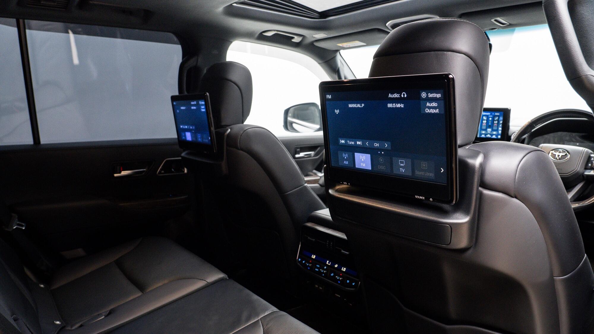 Toyota Land Cruiser view 46