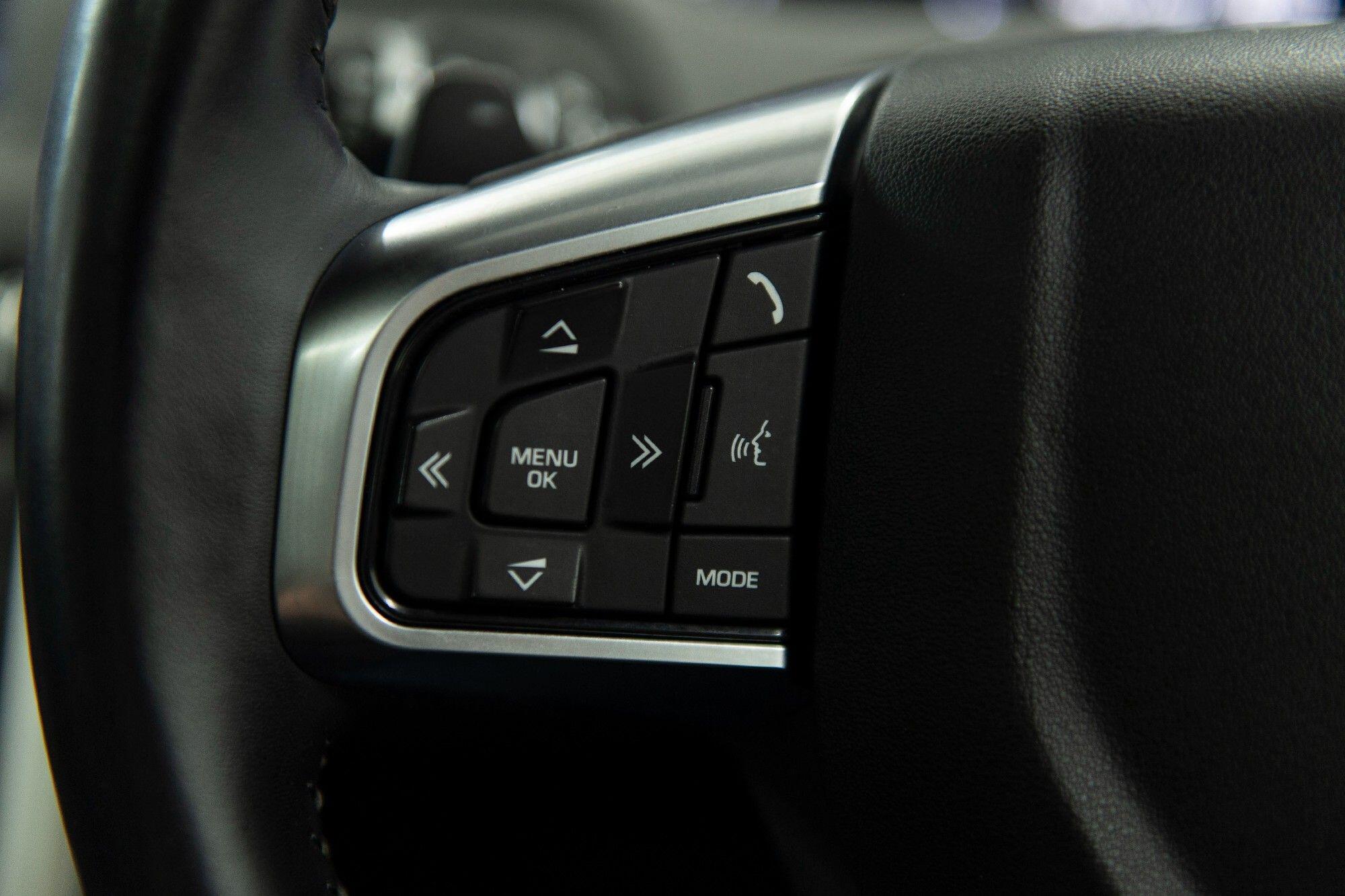 Land Rover Discovery Sport view 25