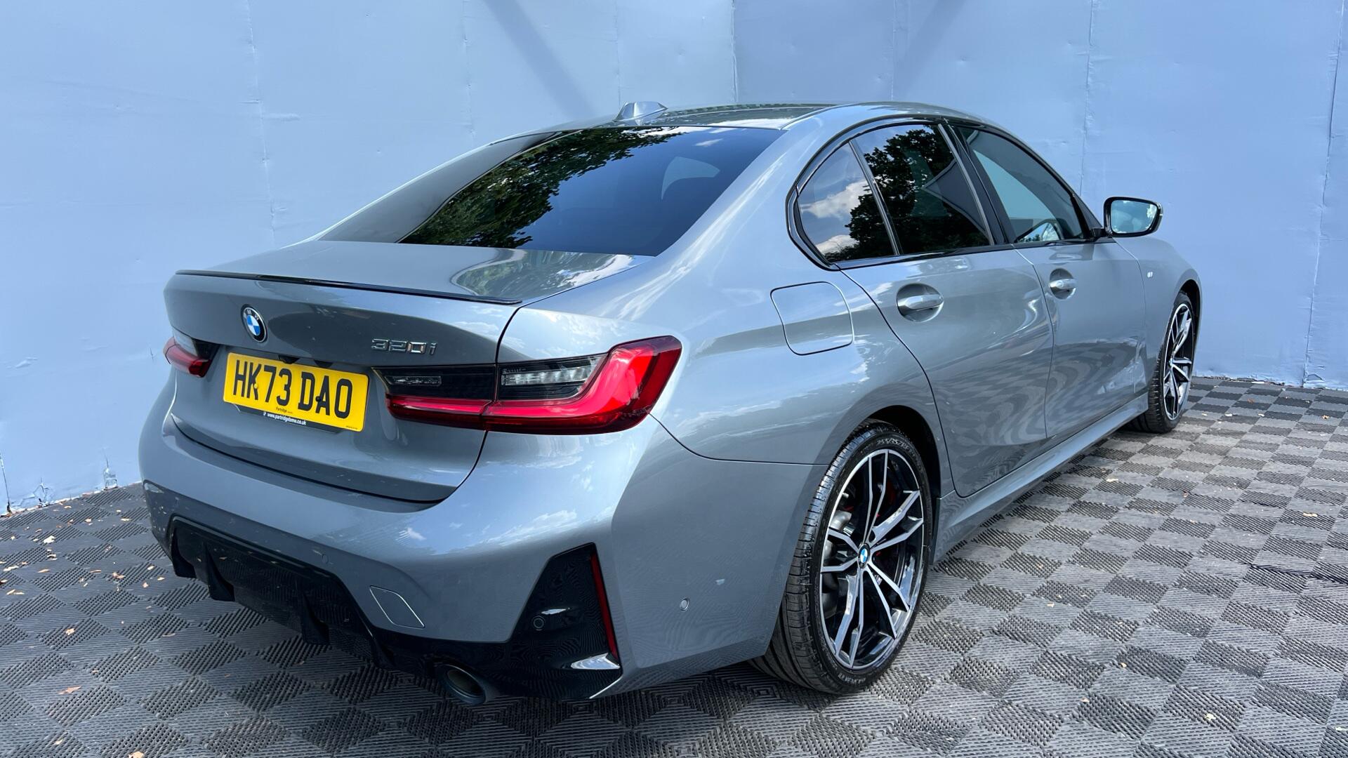BMW 3 Series view 27