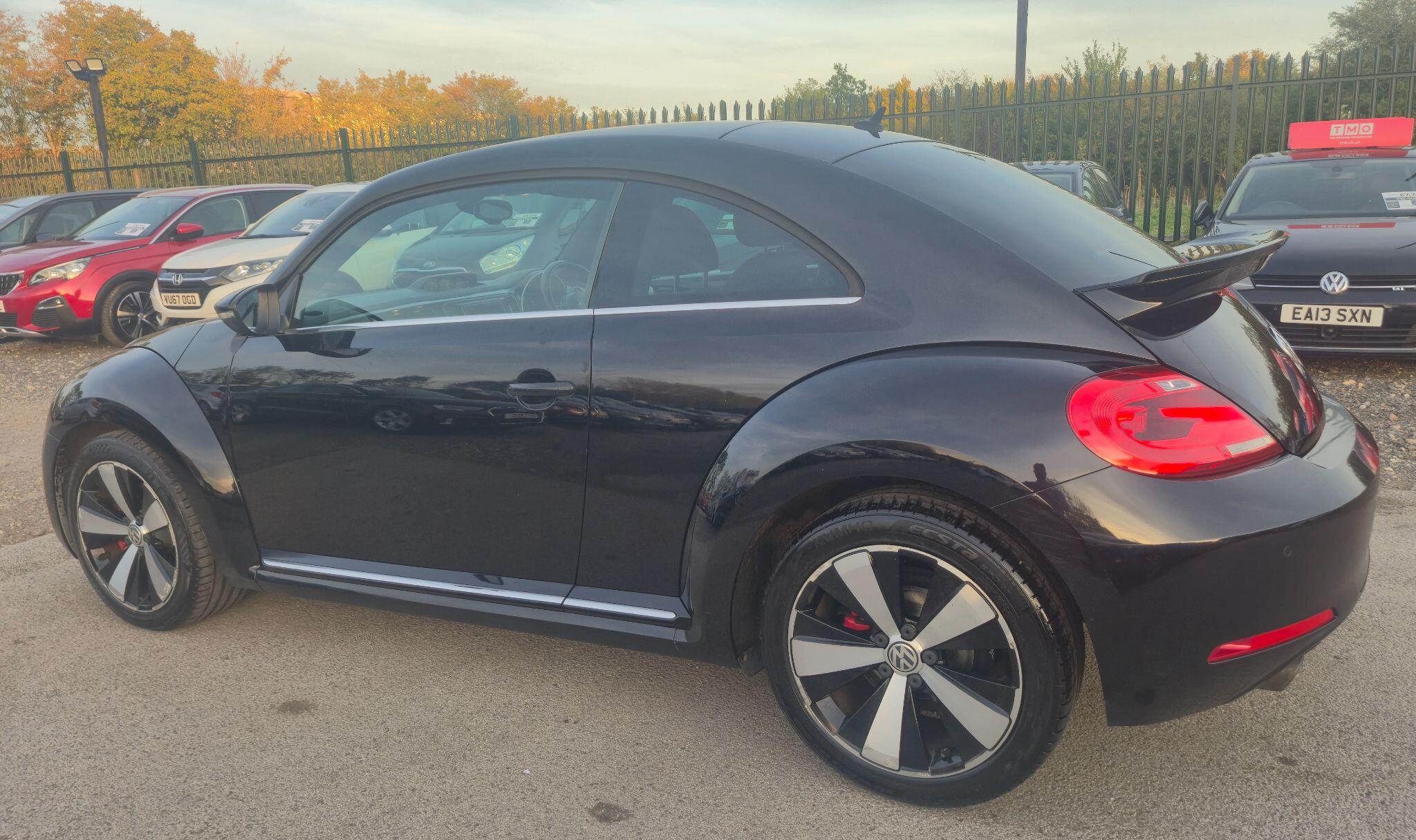 Volkswagen Beetle view 9