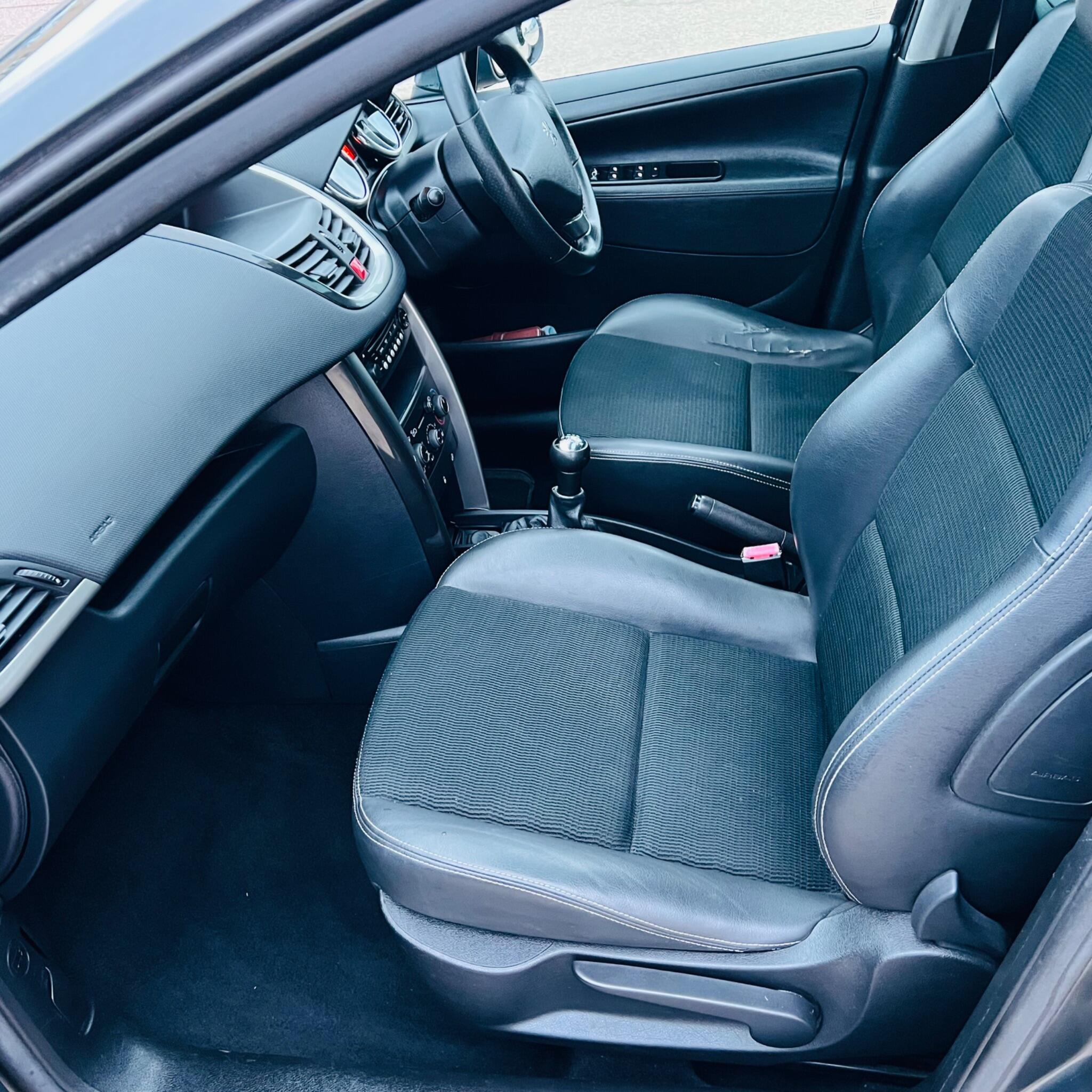 Peugeot 207 SW view 3