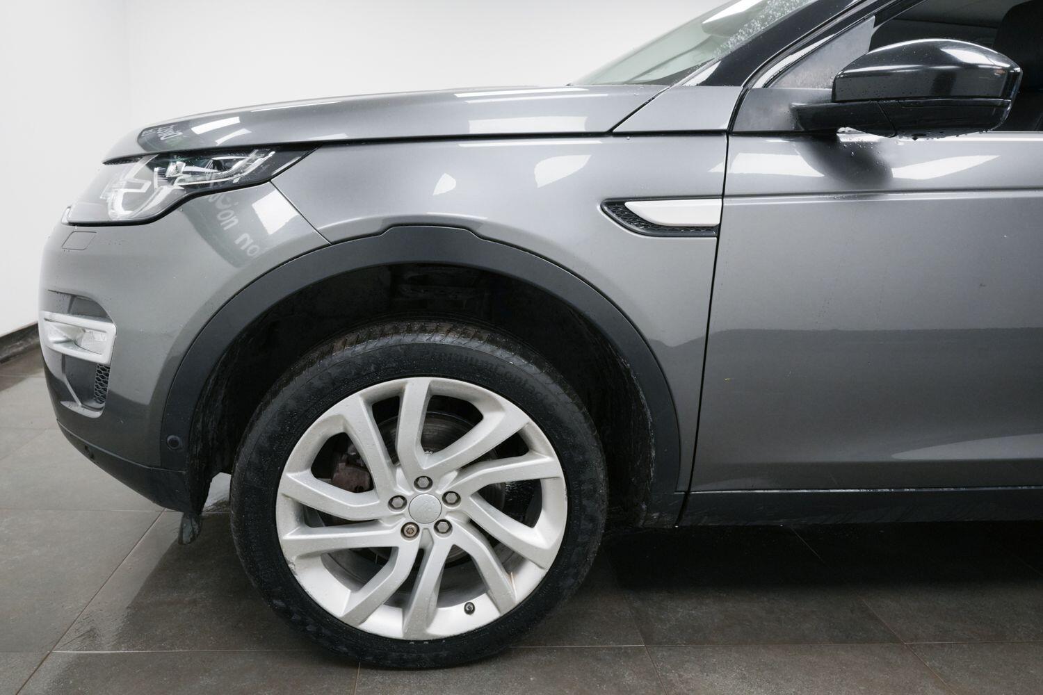 Land Rover Discovery Sport view 5