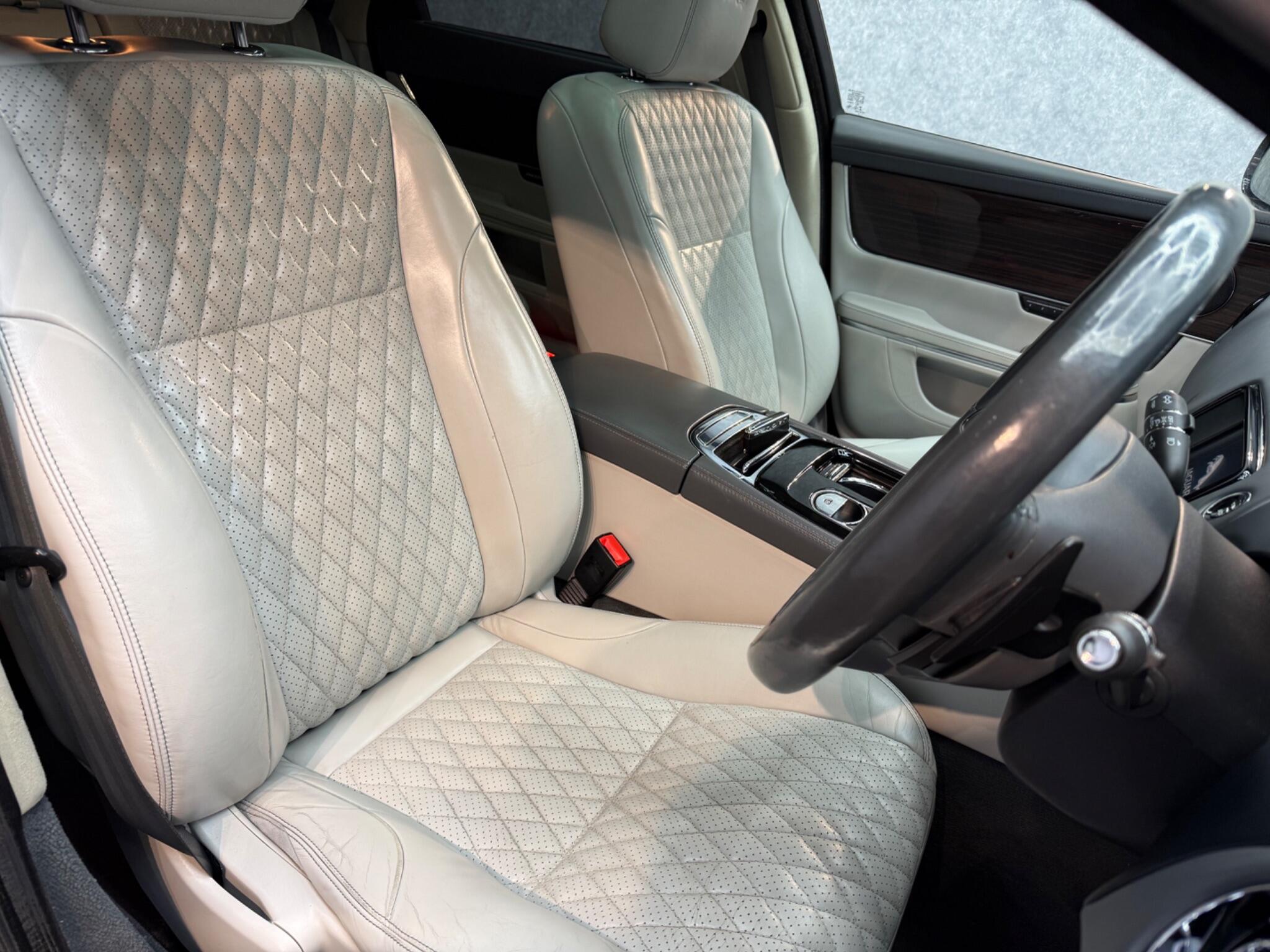 Jaguar XJ view 11