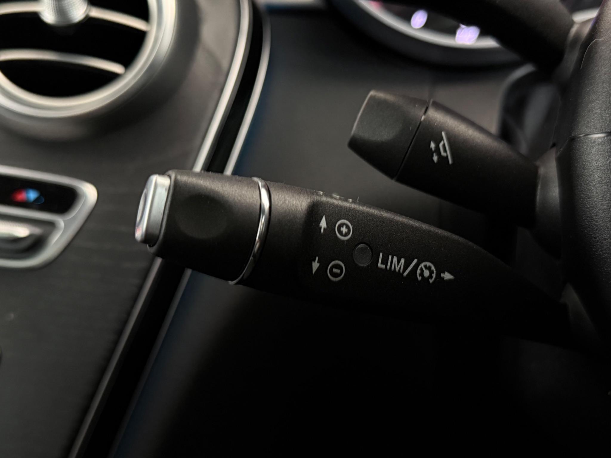 Mercedes-Benz C-Class view 23