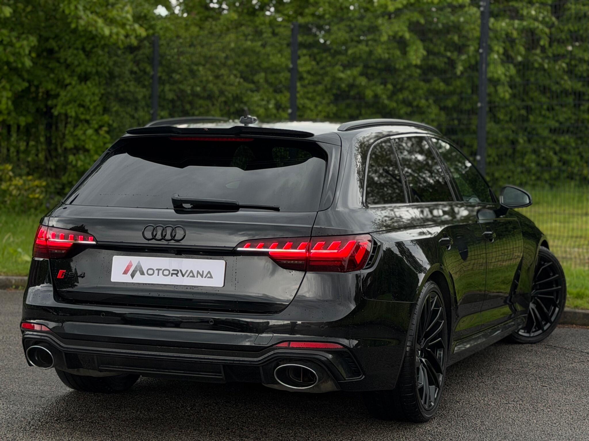Audi RS4 view 18