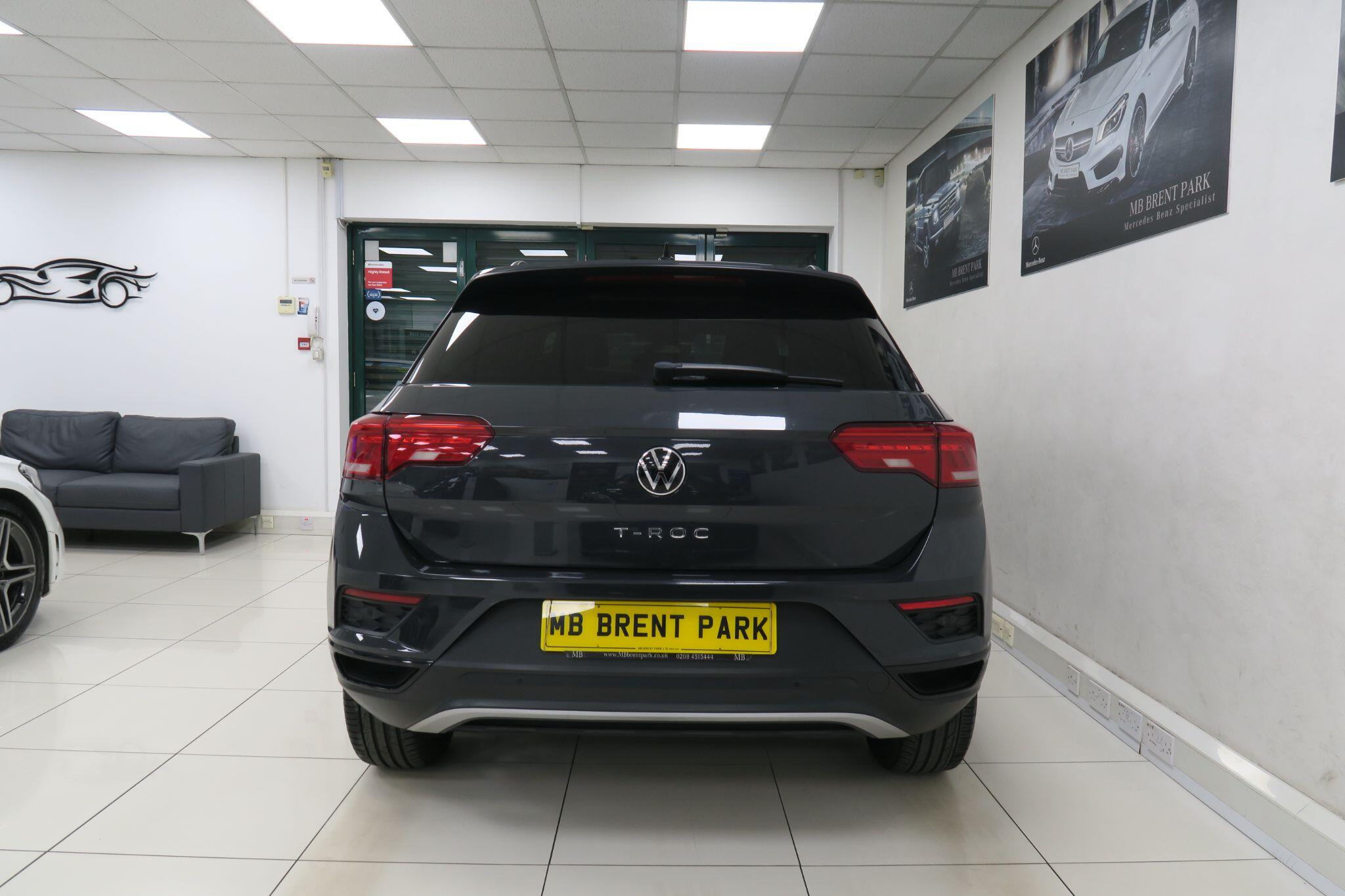 Volkswagen T-Roc view 6