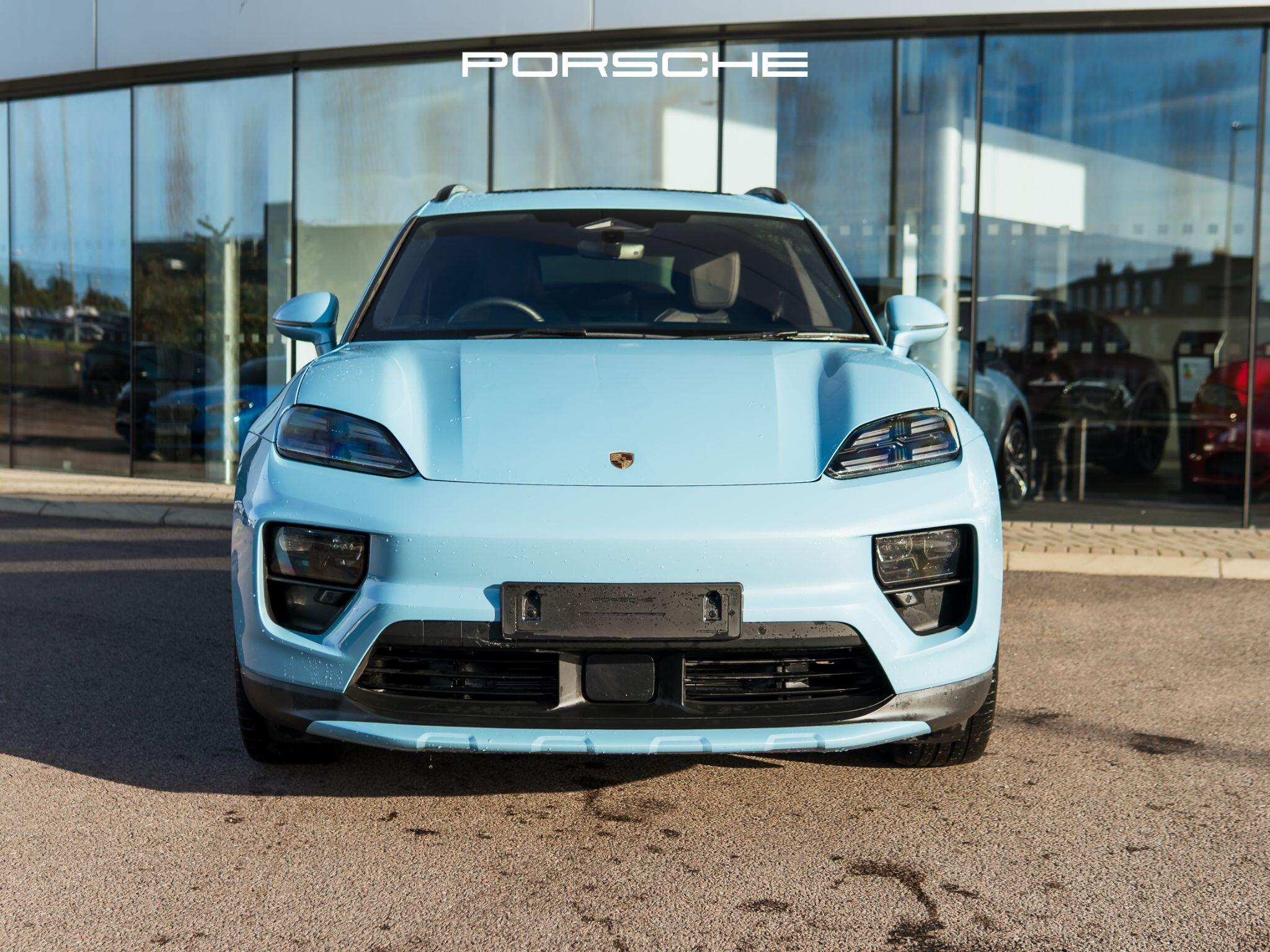 Porsche Macan view 6
