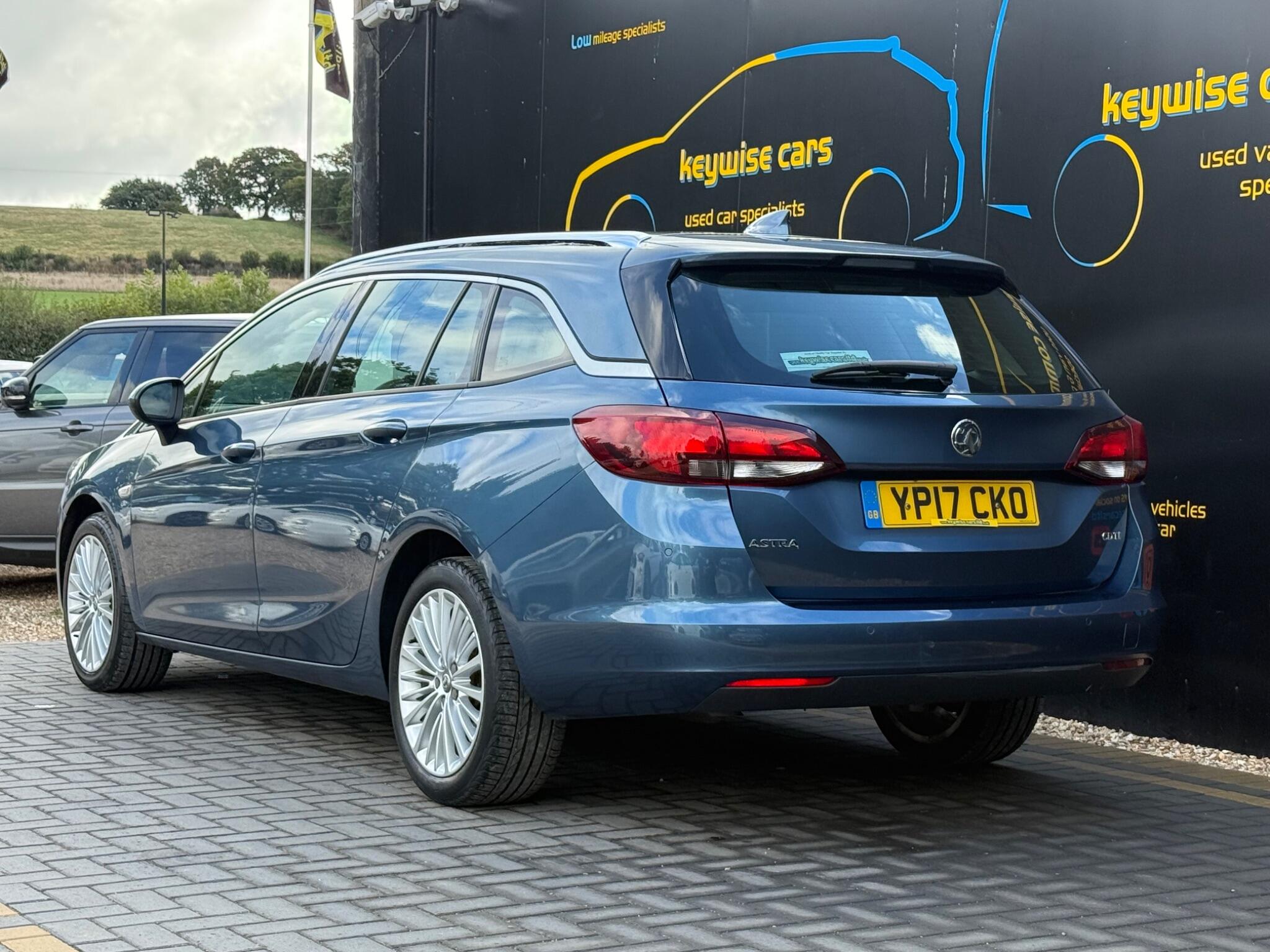 Vauxhall Astra view 3