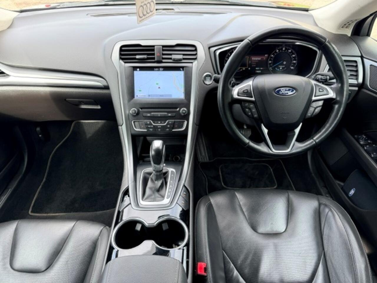 Ford Mondeo view 28