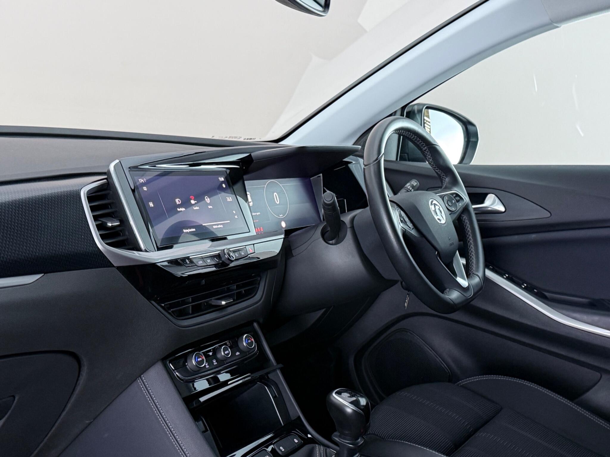 Vauxhall Grandland view 4