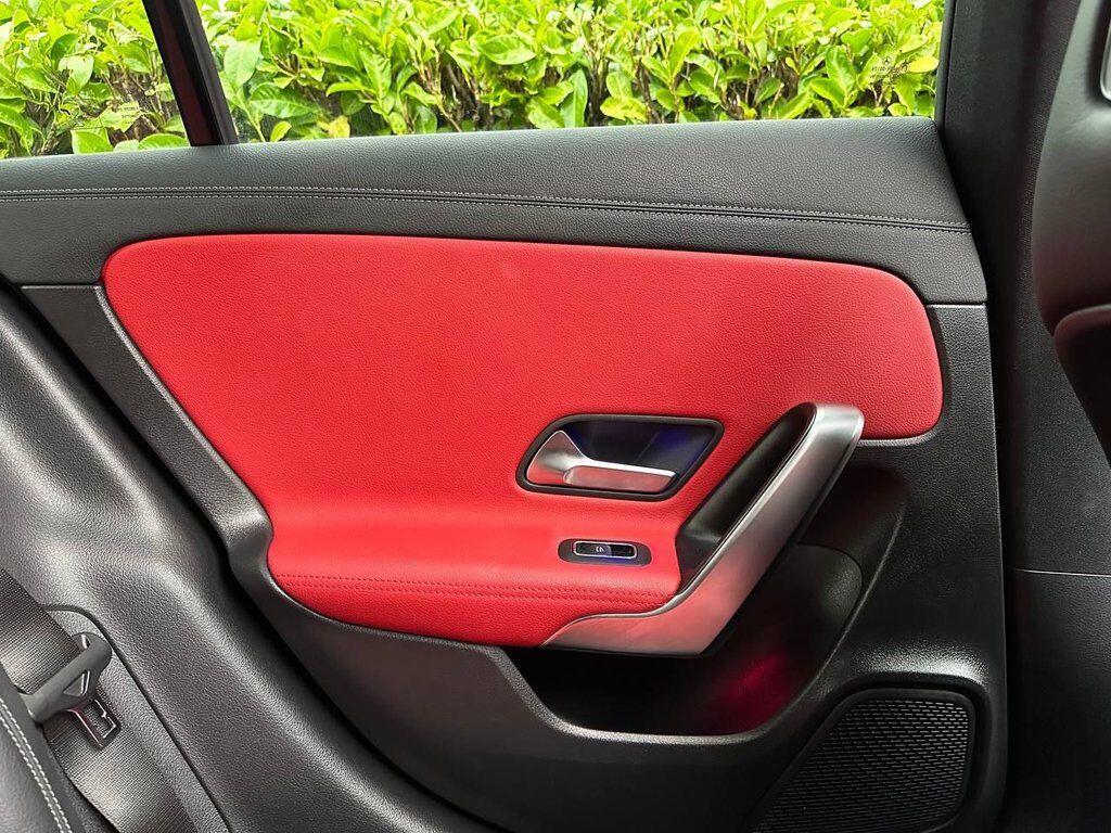 Mercedes-Benz Cla view 29