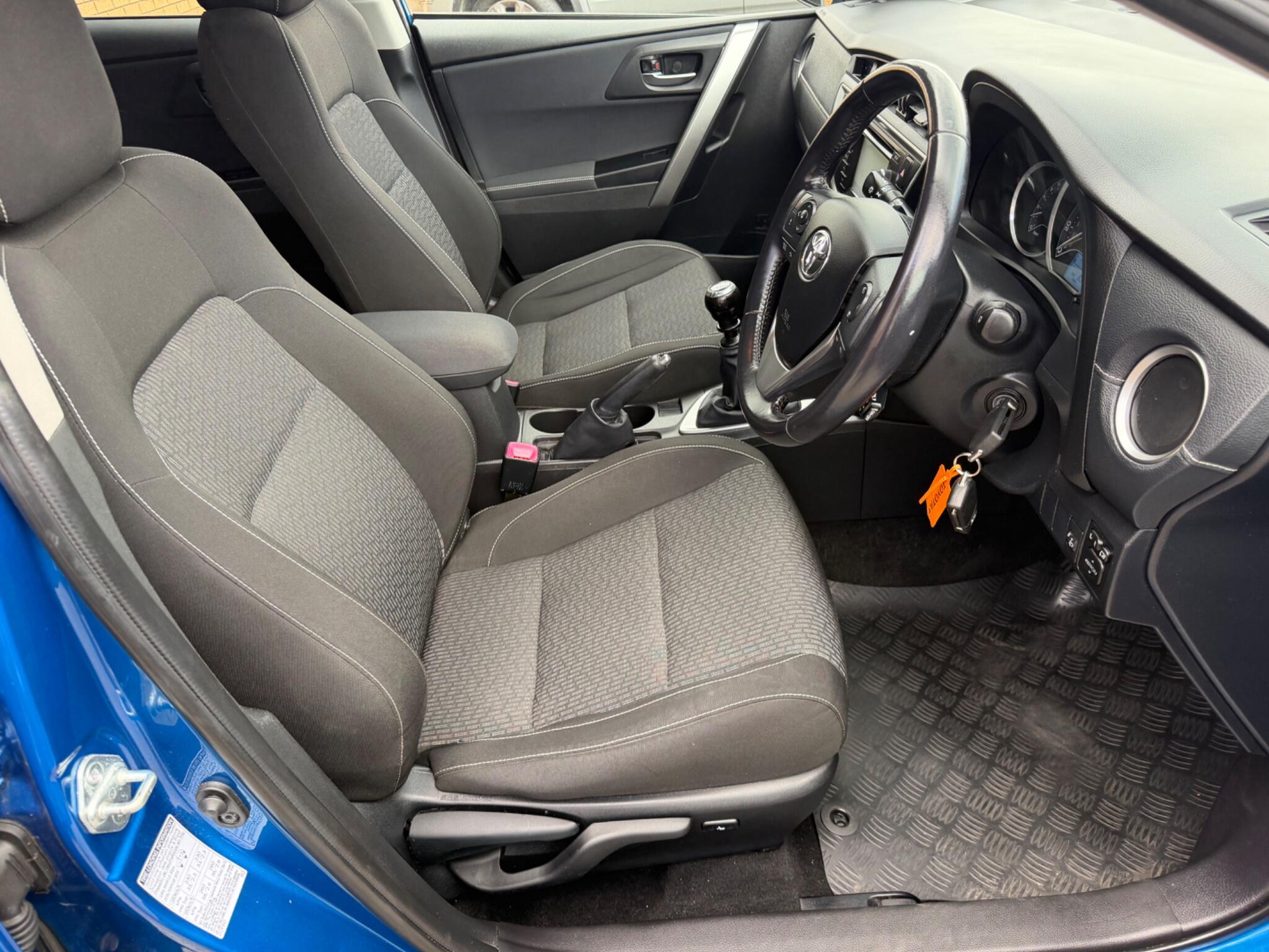 Toyota Auris view 22