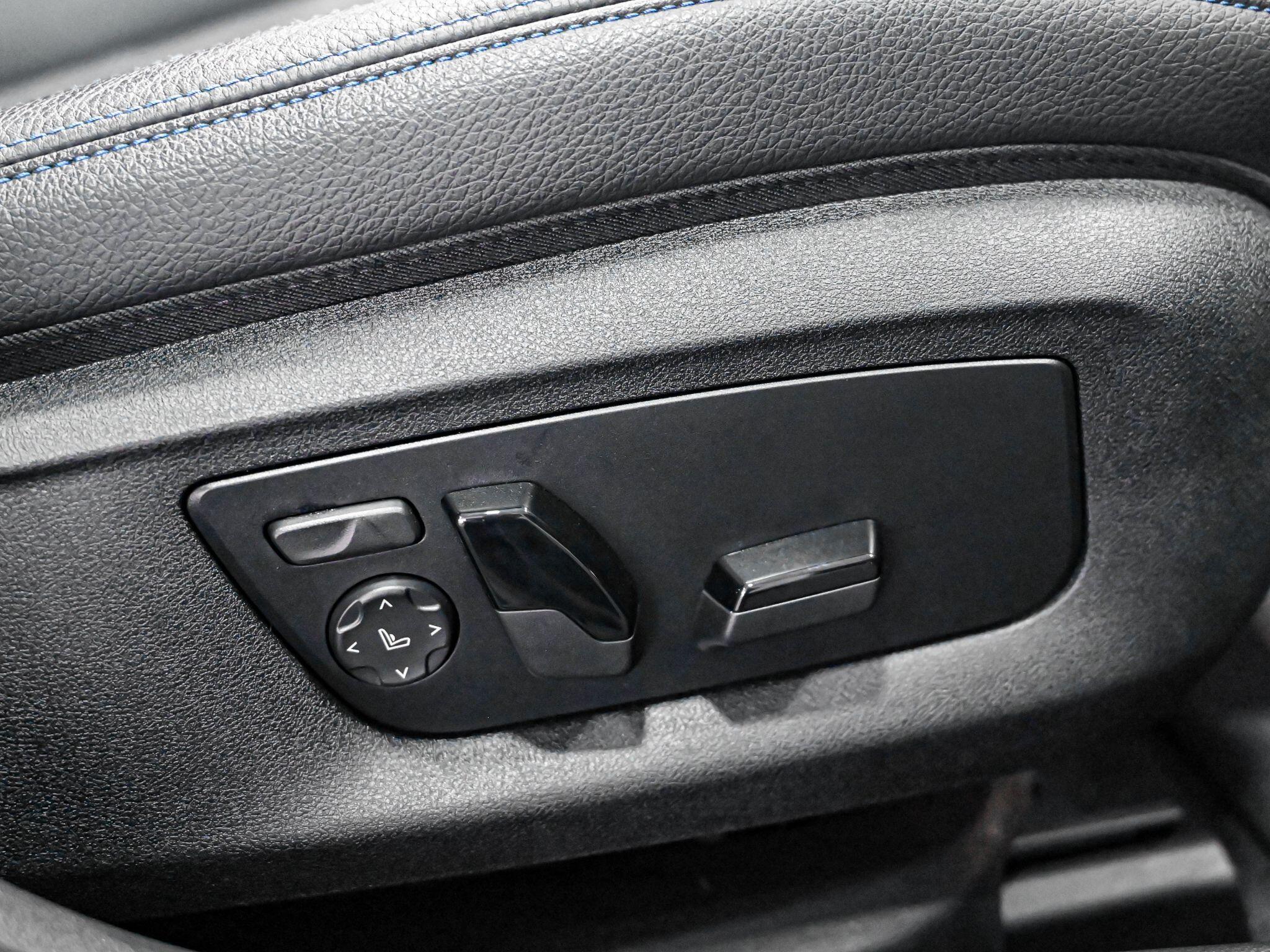 BMW 5 Series view 13