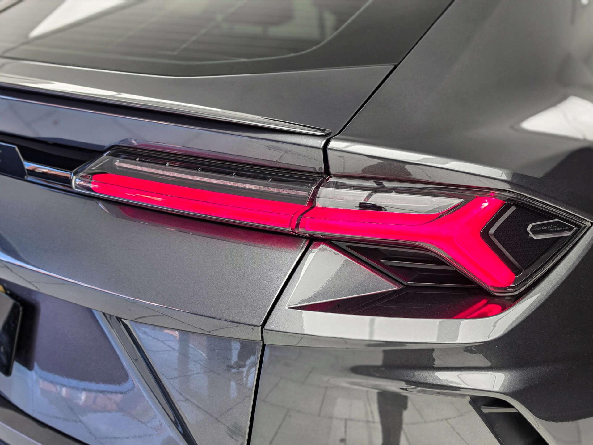 Lamborghini Urus view 14