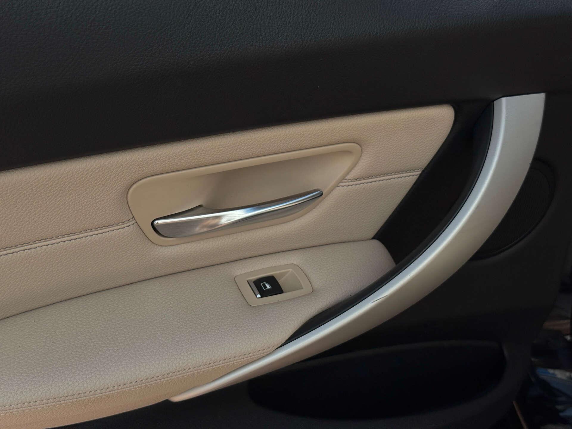 BMW 3 Series view 32