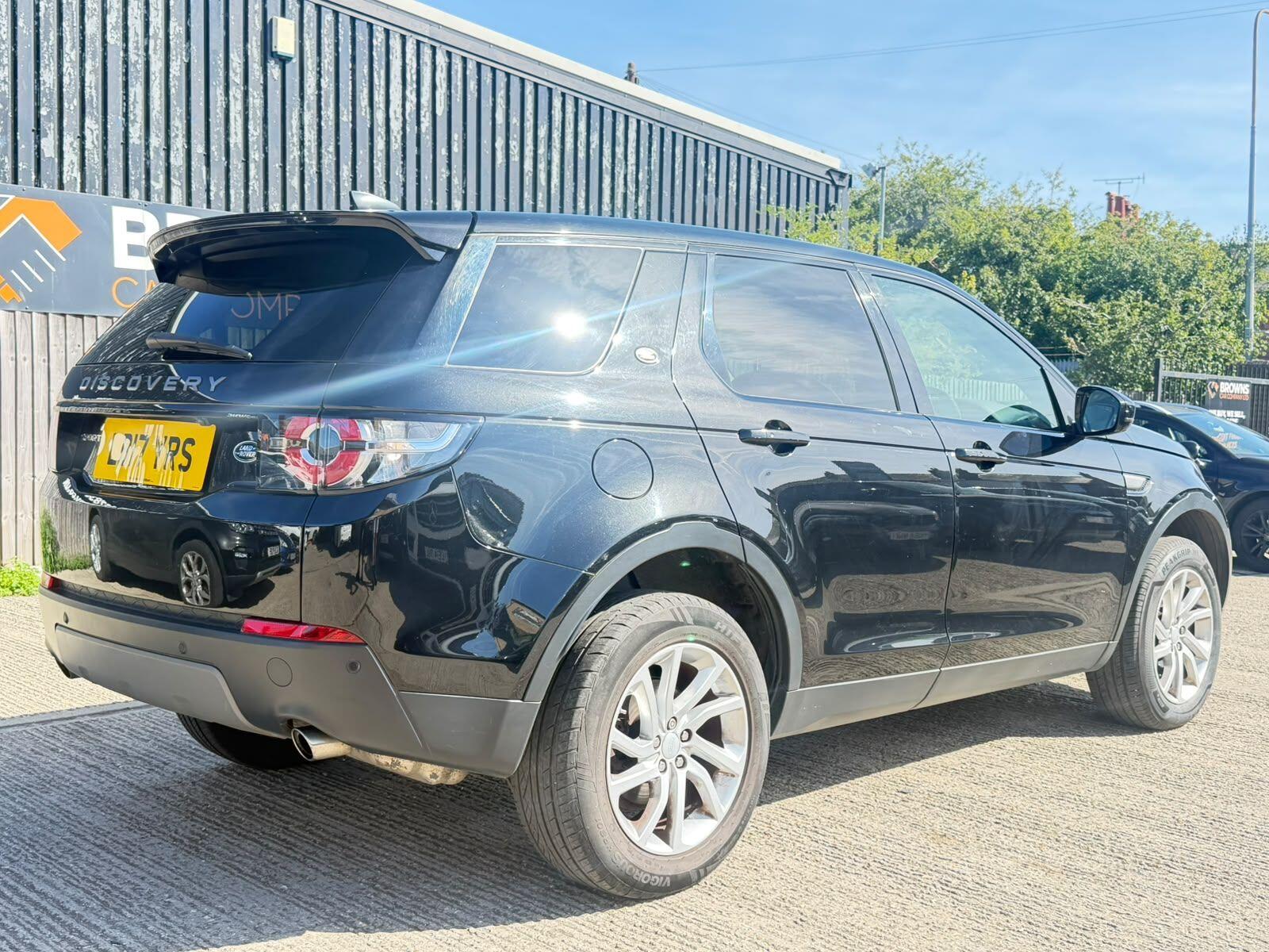 Land Rover Discovery Sport view 11