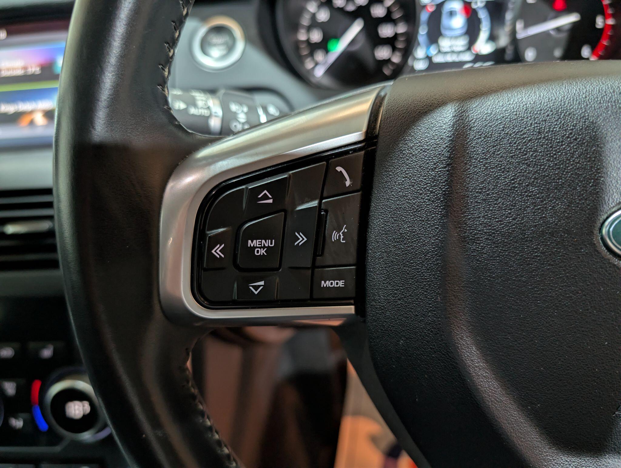 Land Rover Discovery Sport view 26