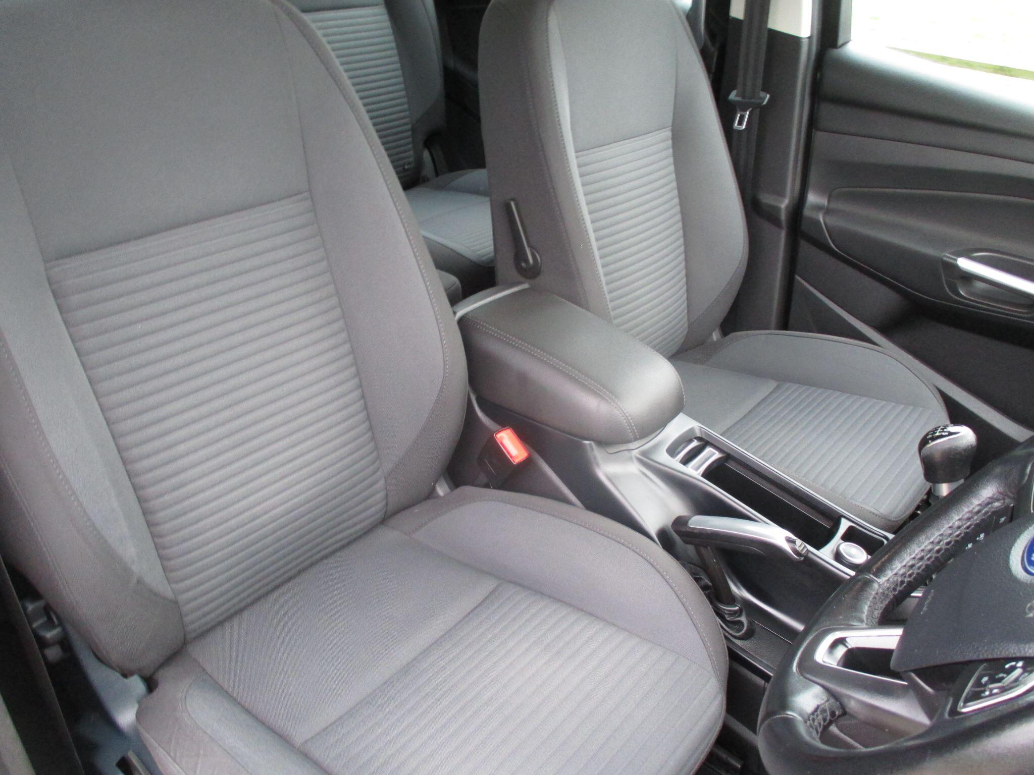 2016 Ford Grand C-Max image 22