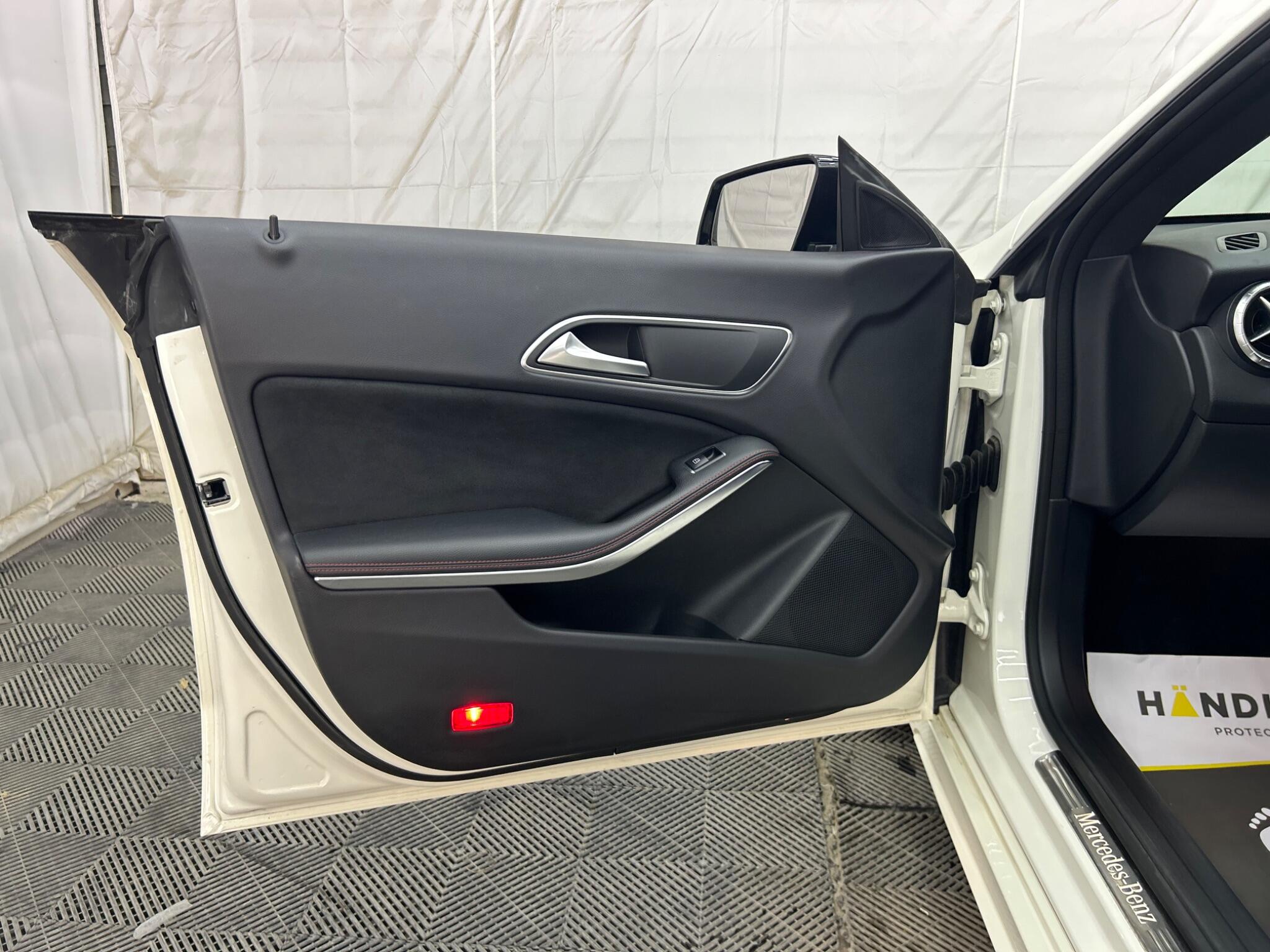 Mercedes-Benz Cla view 30