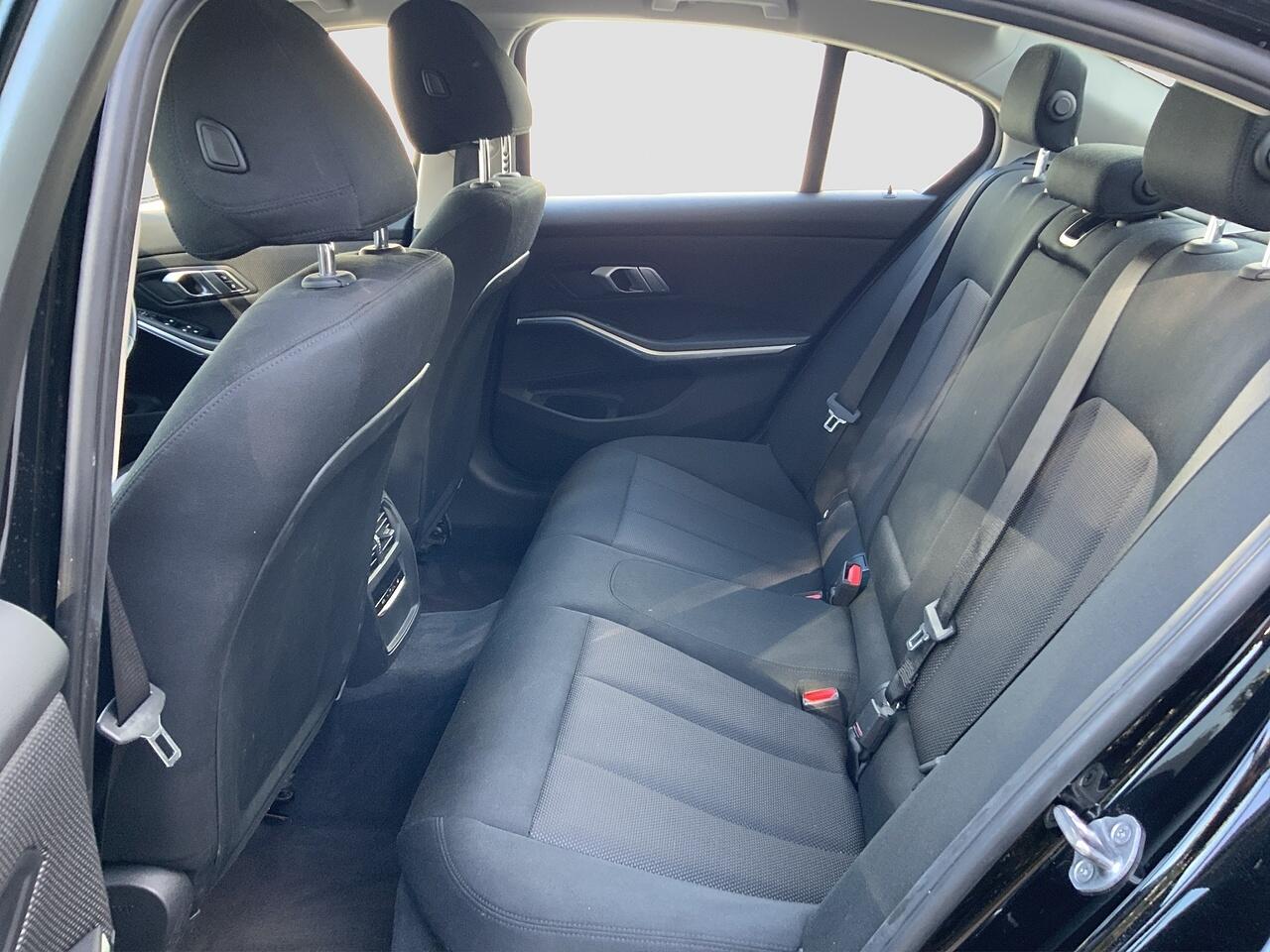 BMW 3 Series view 16