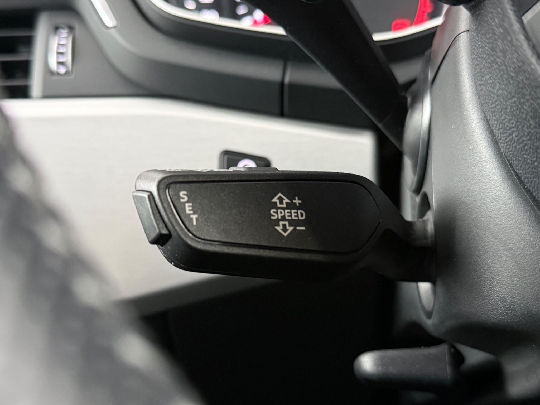 Audi A4 view 14