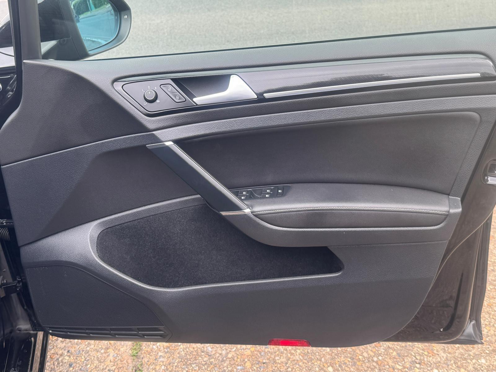 Volkswagen Golf view 30