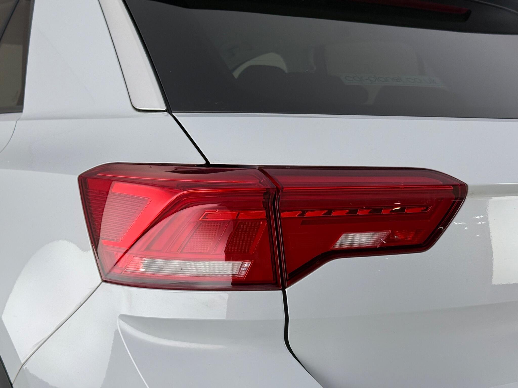 Volkswagen T-Roc view 11