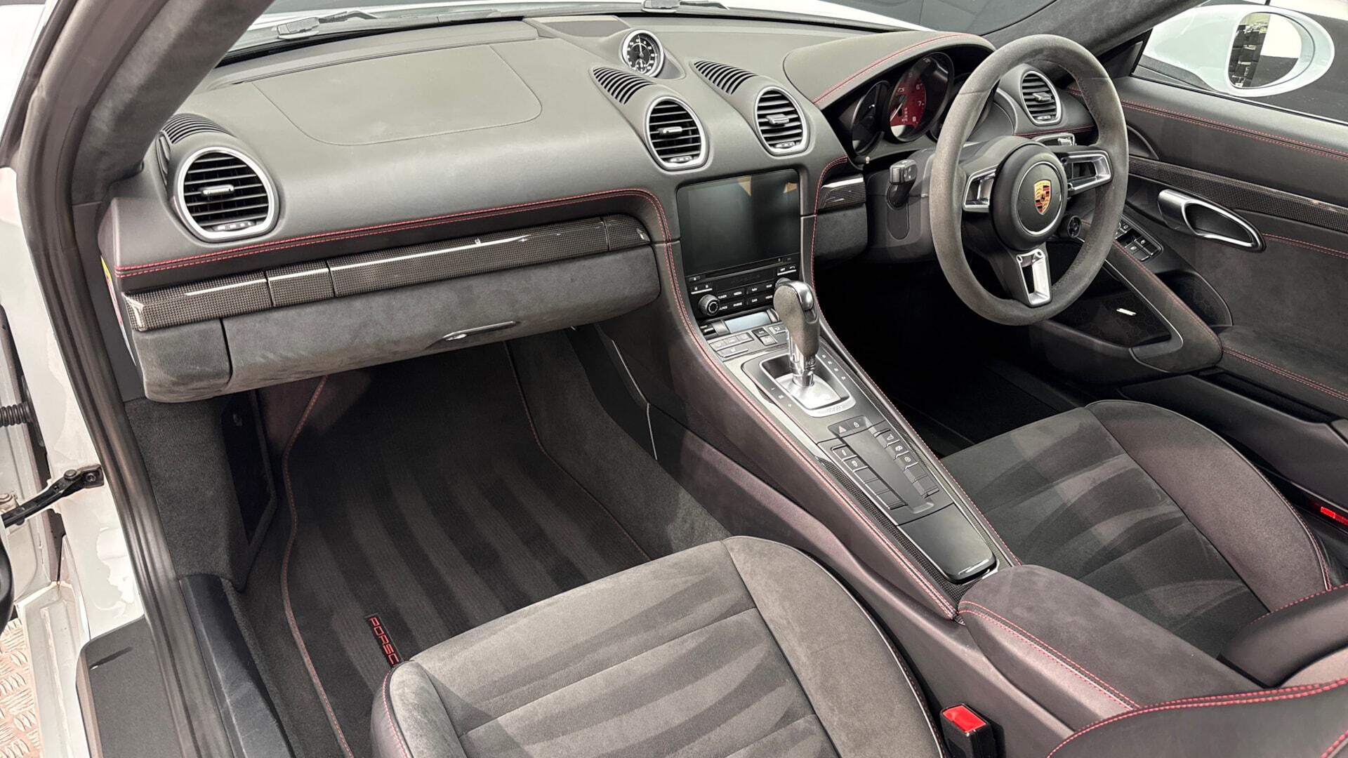 Porsche Cayman view 13