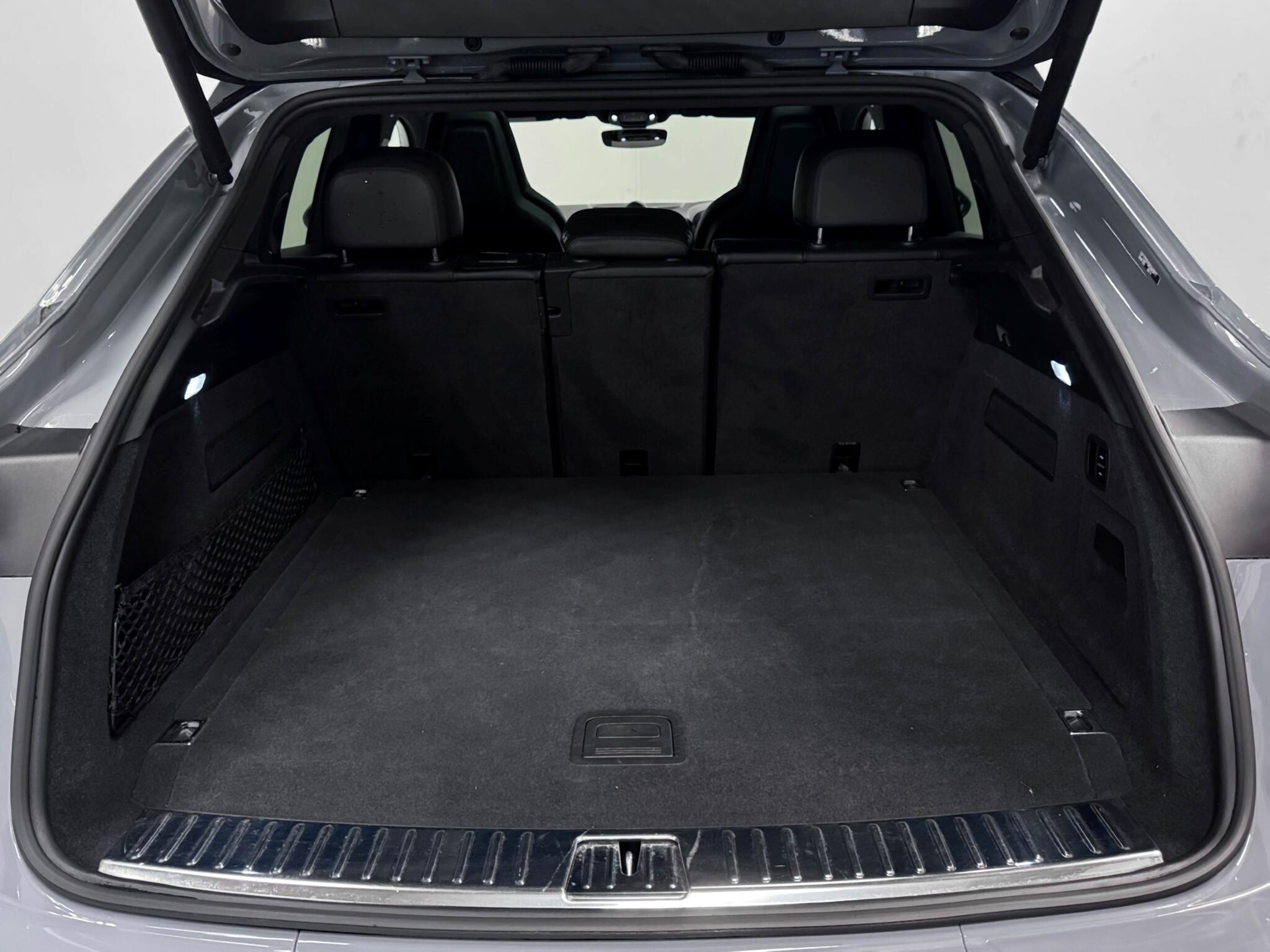 Porsche Cayenne view 12